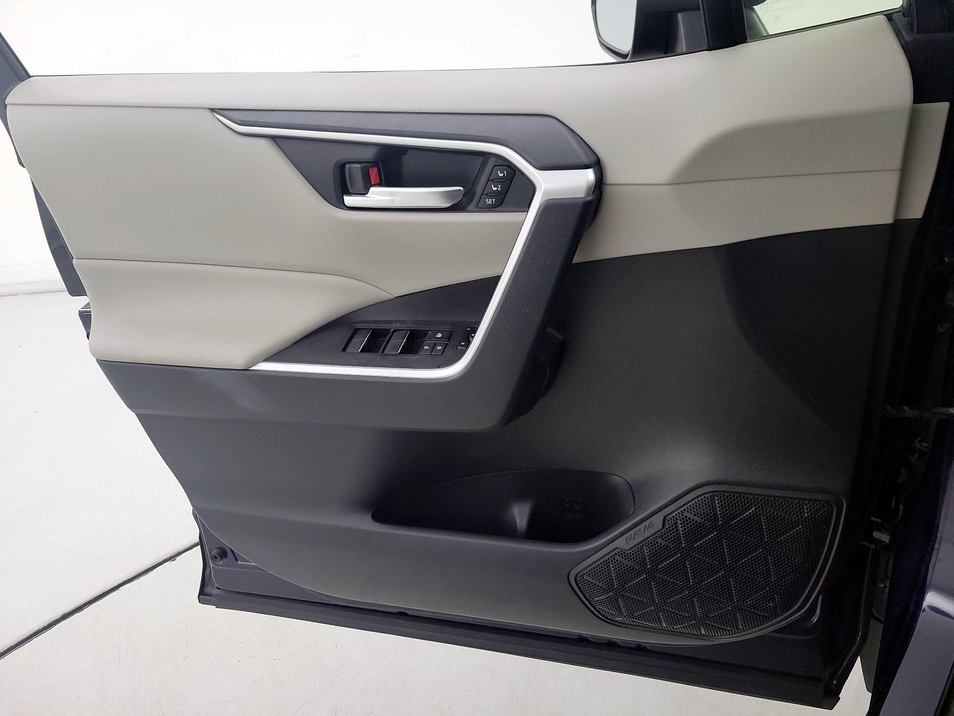 Thumbnail: 2020 Toyota RAV4 - 12