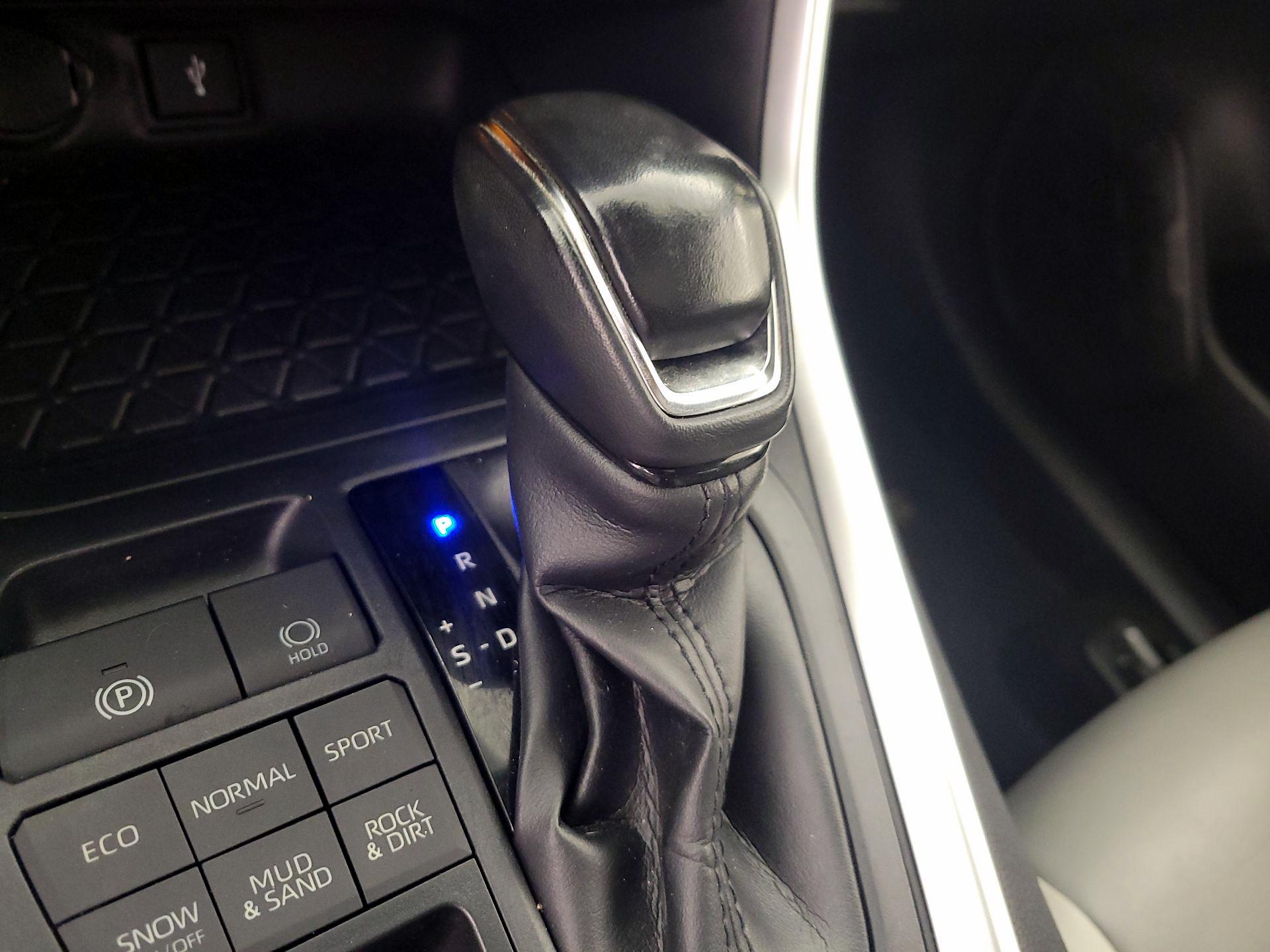 Thumbnail: 2020 Toyota RAV4 - 17