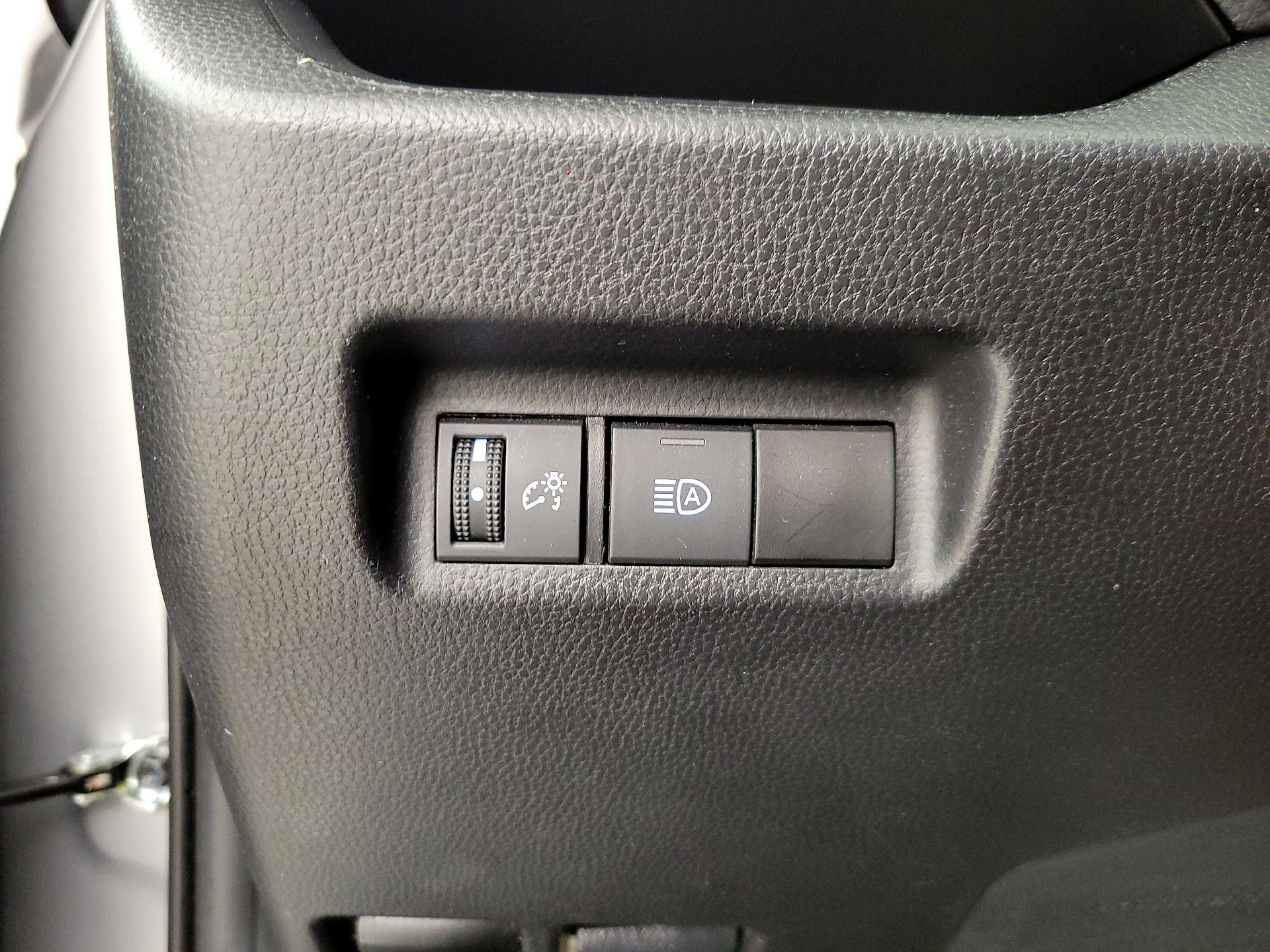 Thumbnail: 2021 Toyota RAV4 - 11