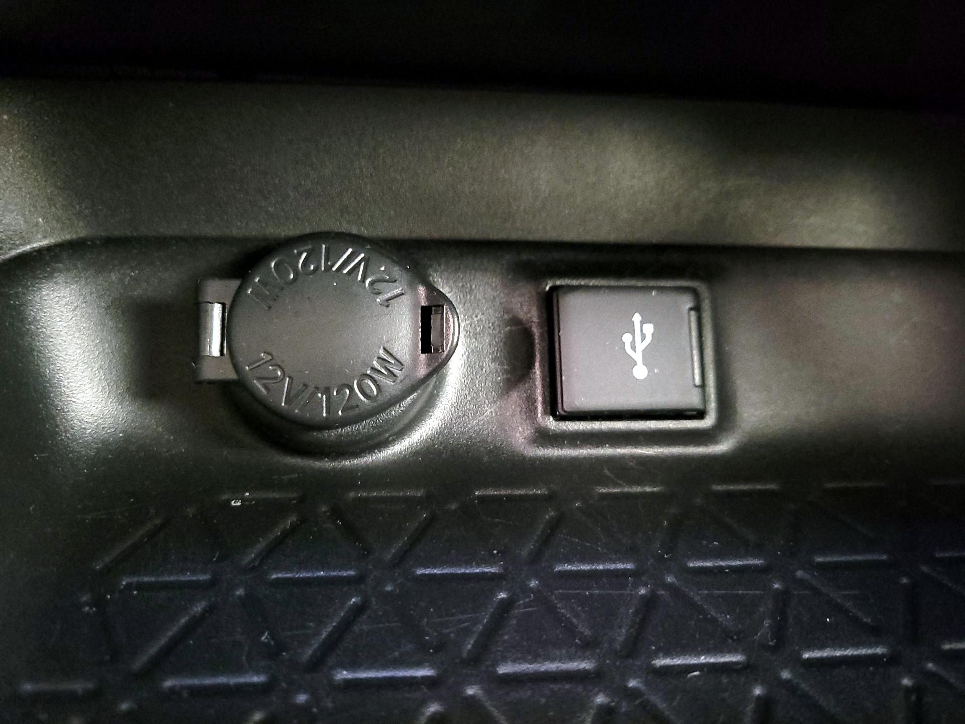 Thumbnail: 2021 Toyota RAV4 - 16