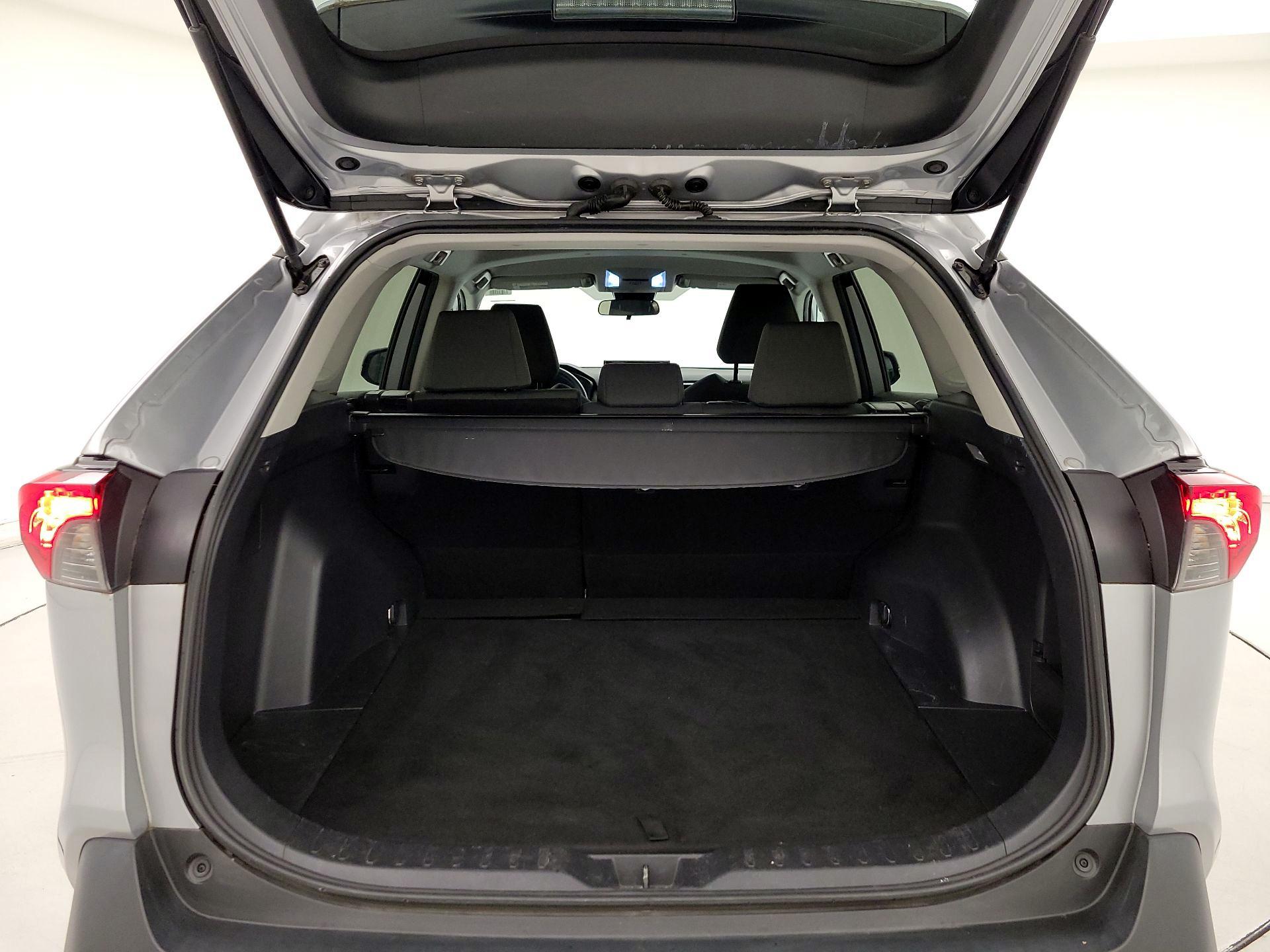 Thumbnail: 2021 Toyota RAV4 - 18