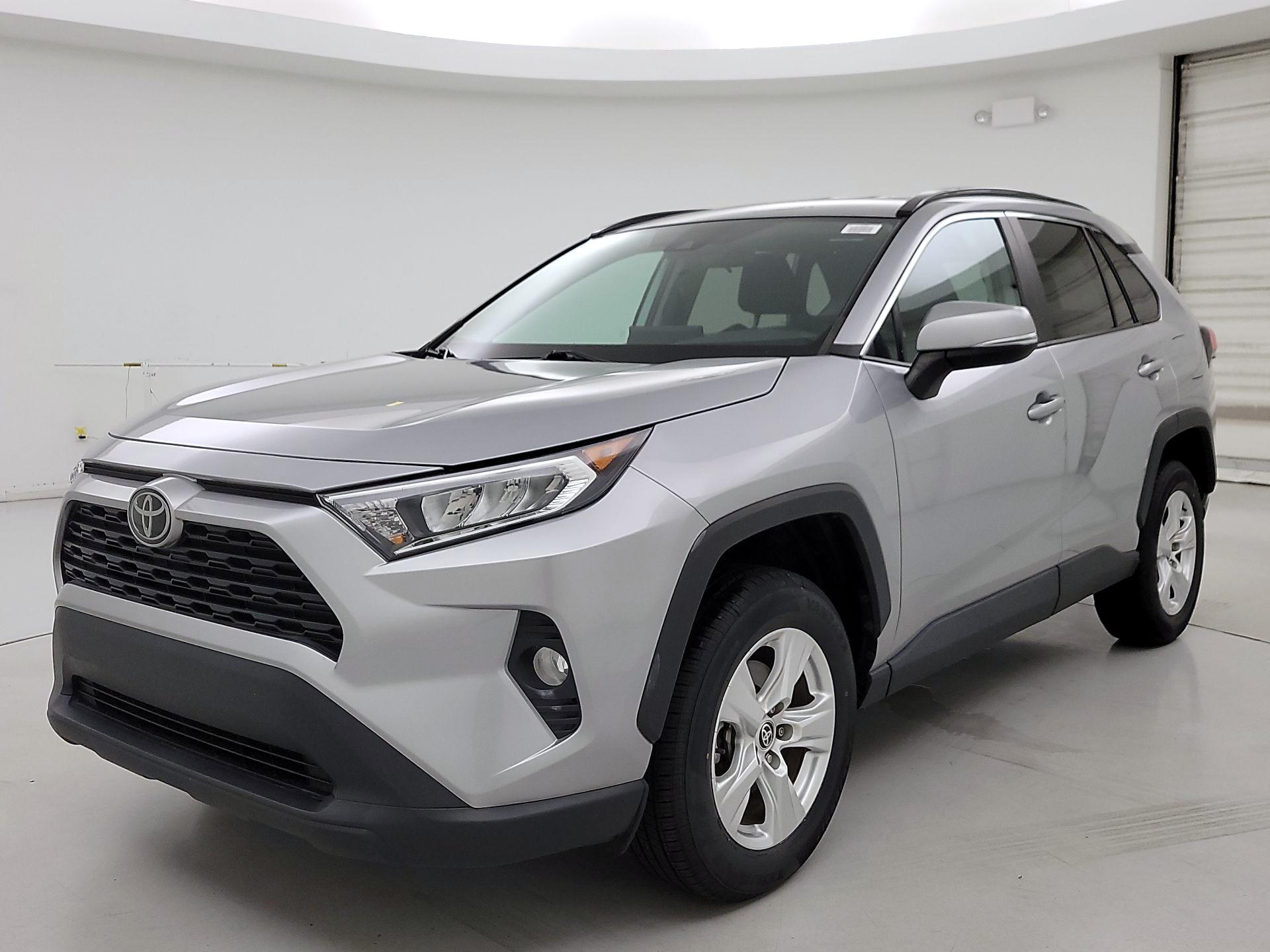 Thumbnail: 2021 Toyota RAV4 - 3