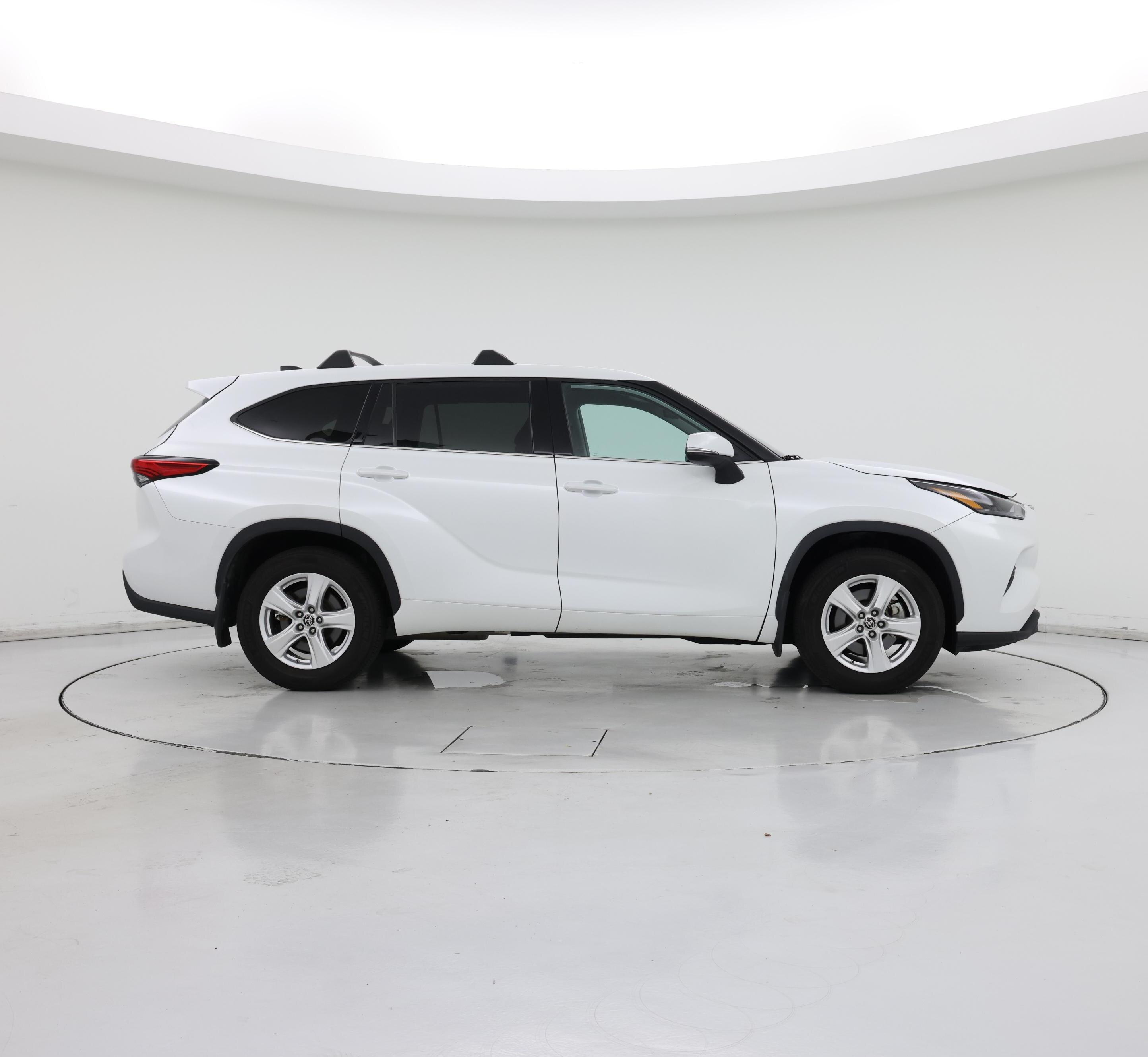 Thumbnail: 2022 Toyota Highlander - 7