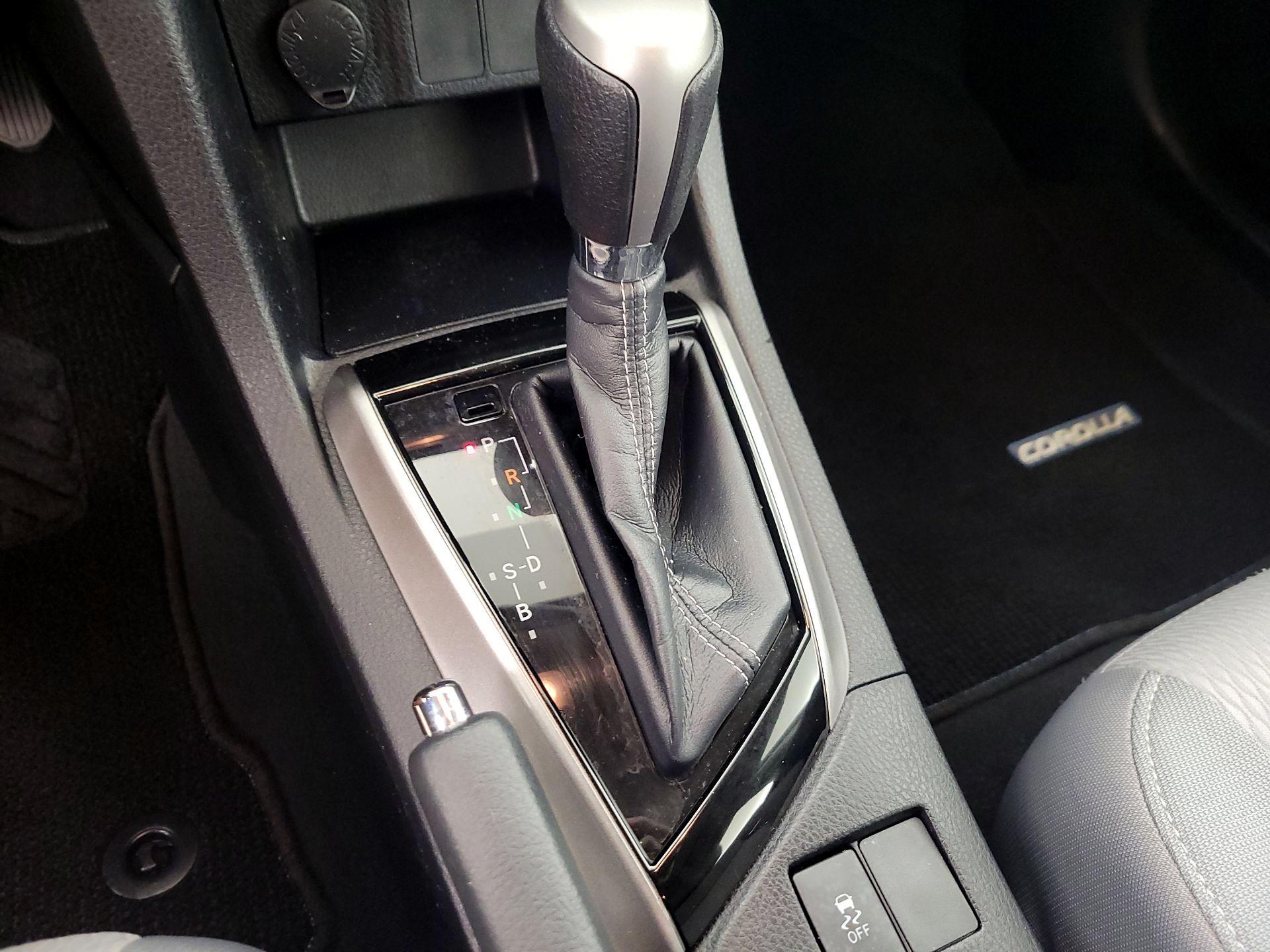 Thumbnail: 2015 Toyota Corolla - 18
