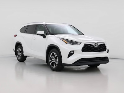 White 2021 Toyota Highlander XLE