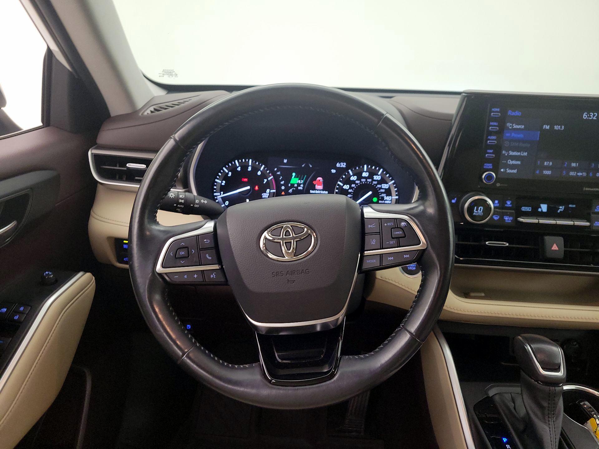 Thumbnail: 2021 Toyota Highlander - 10