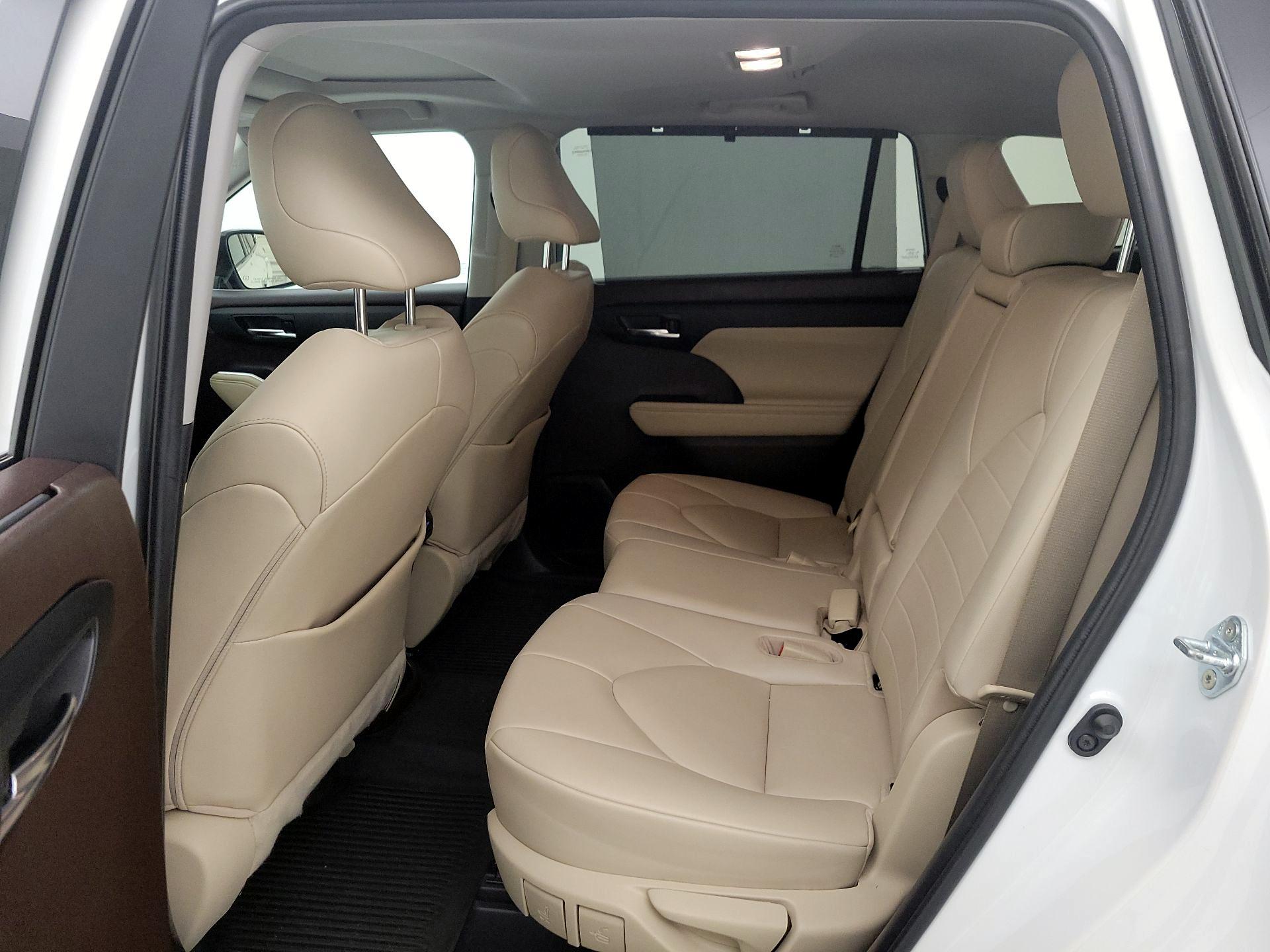 Thumbnail: 2021 Toyota Highlander - 20