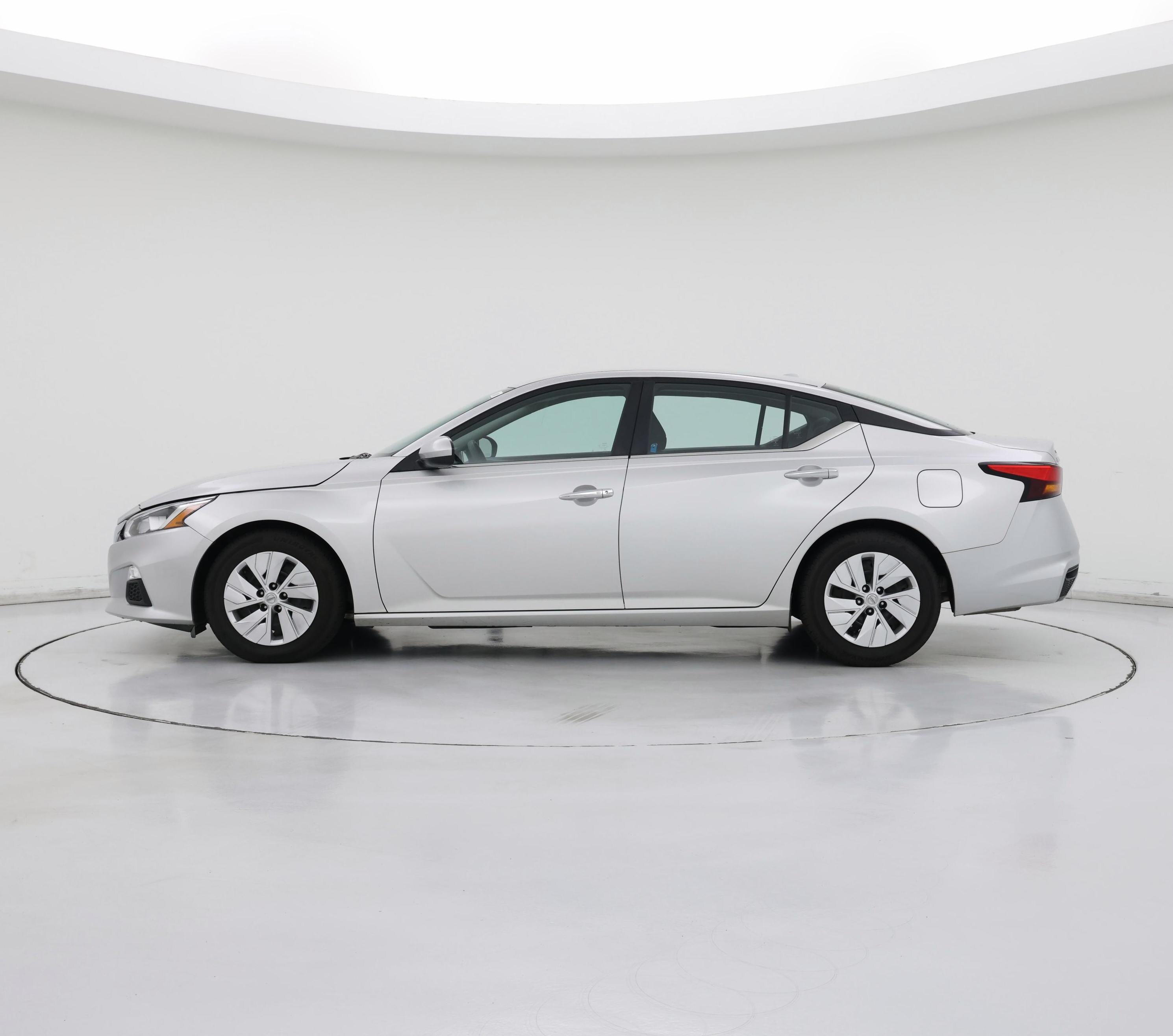 Thumbnail: 2020 Nissan Altima - 3