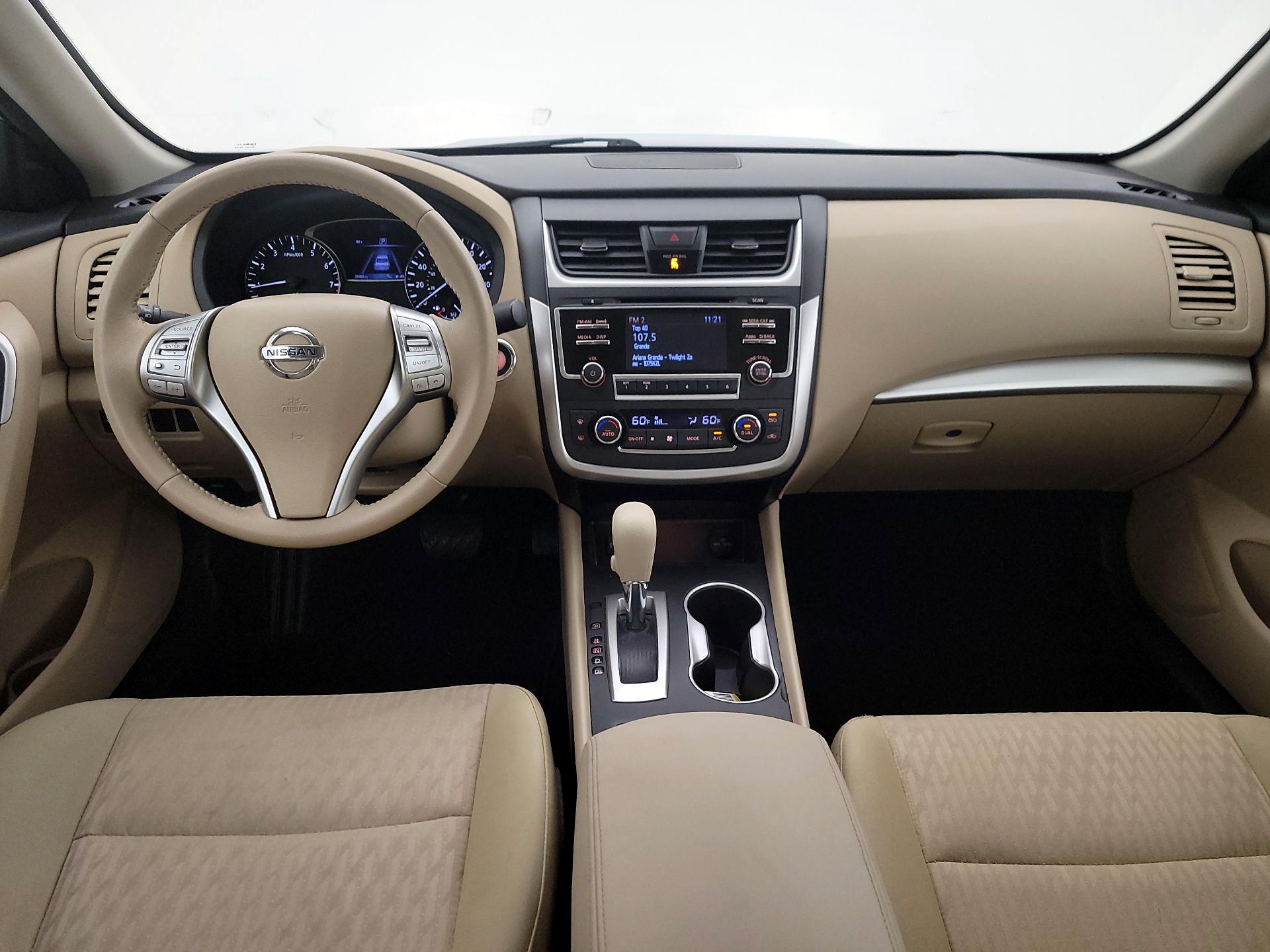 Thumbnail: 2016 Nissan Altima - 9