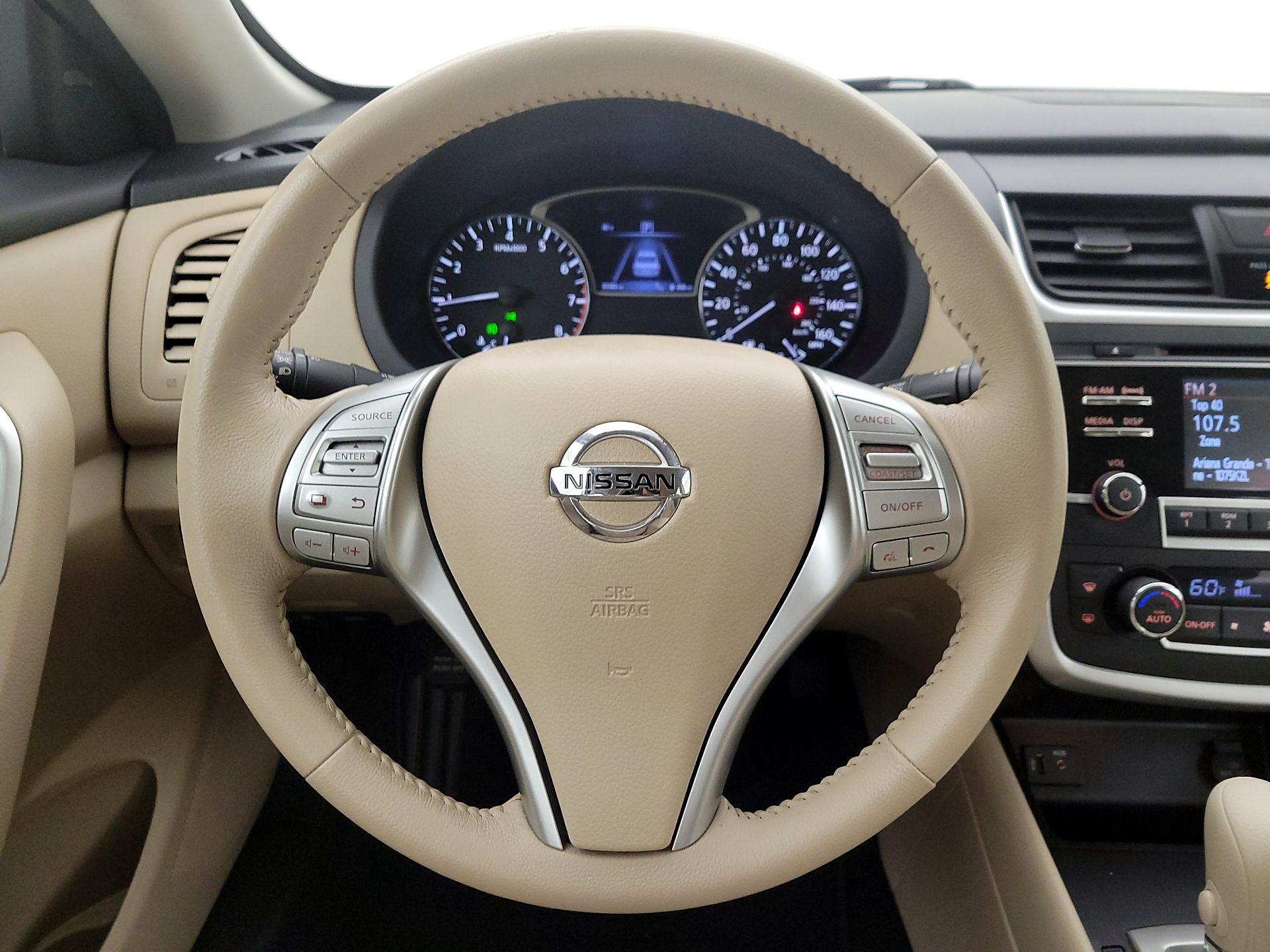 Thumbnail: 2016 Nissan Altima - 10