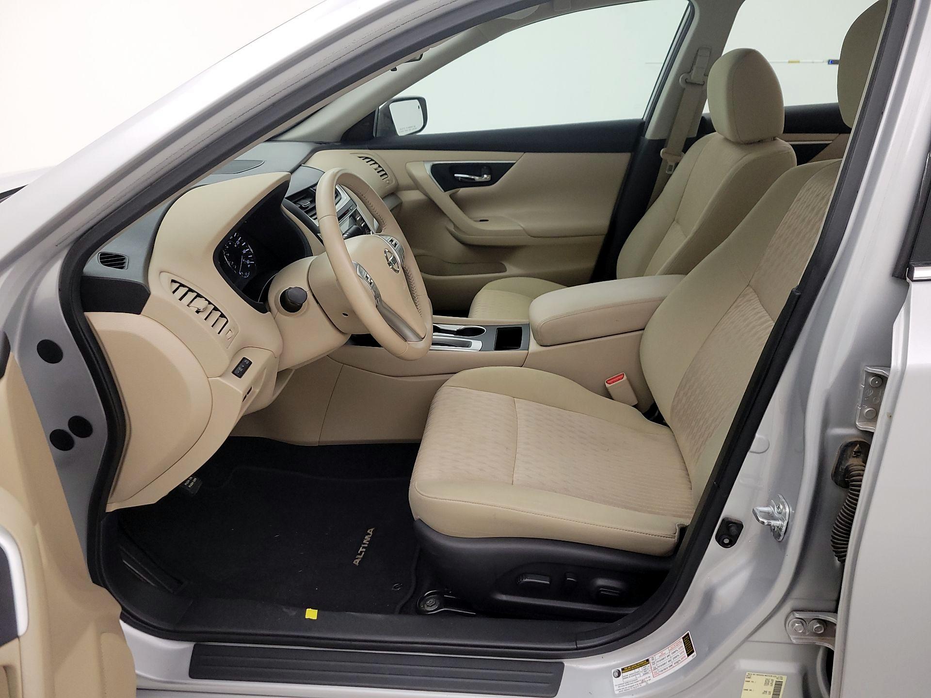 Thumbnail: 2016 Nissan Altima - 11