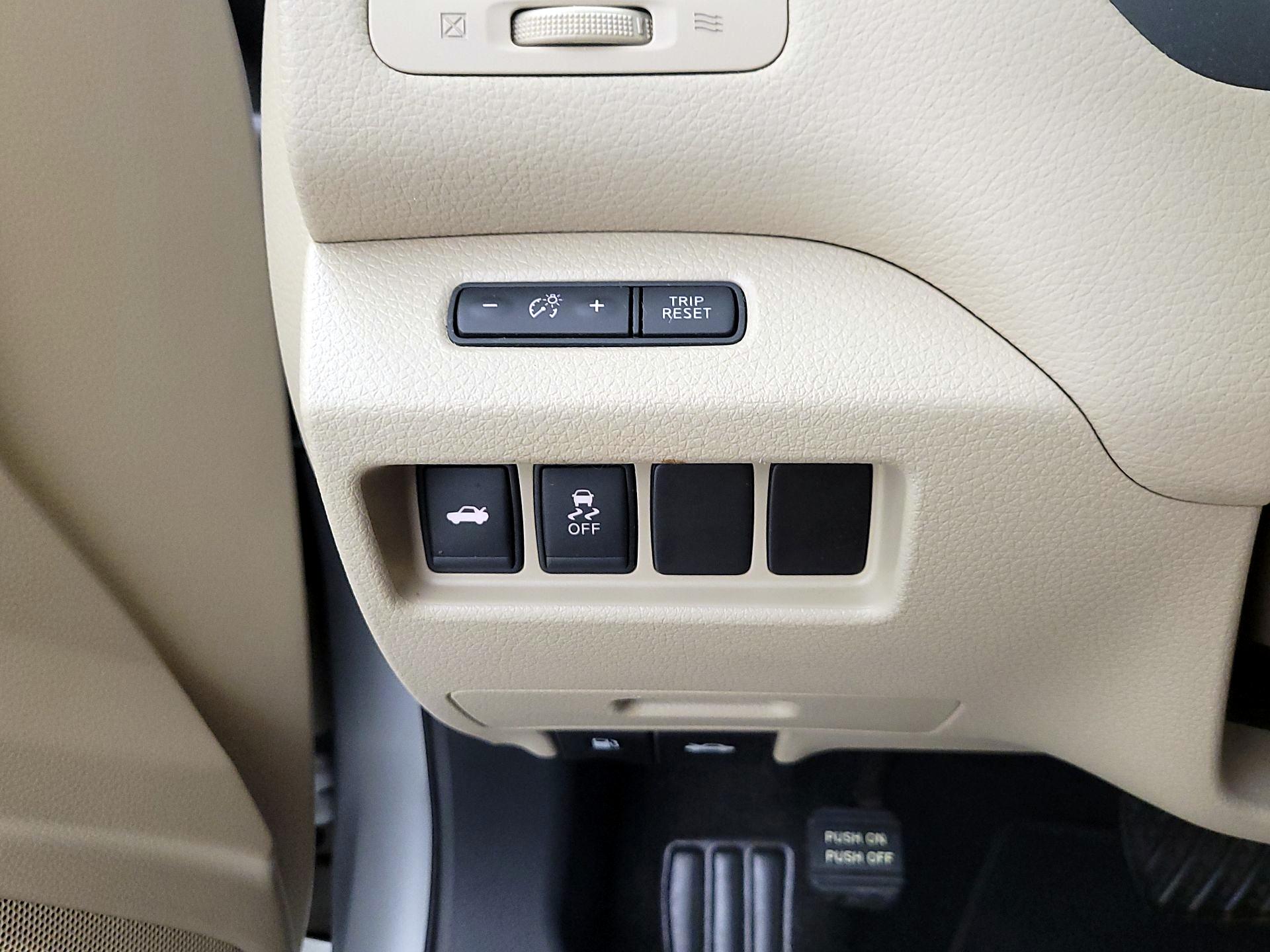 Thumbnail: 2016 Nissan Altima - 13