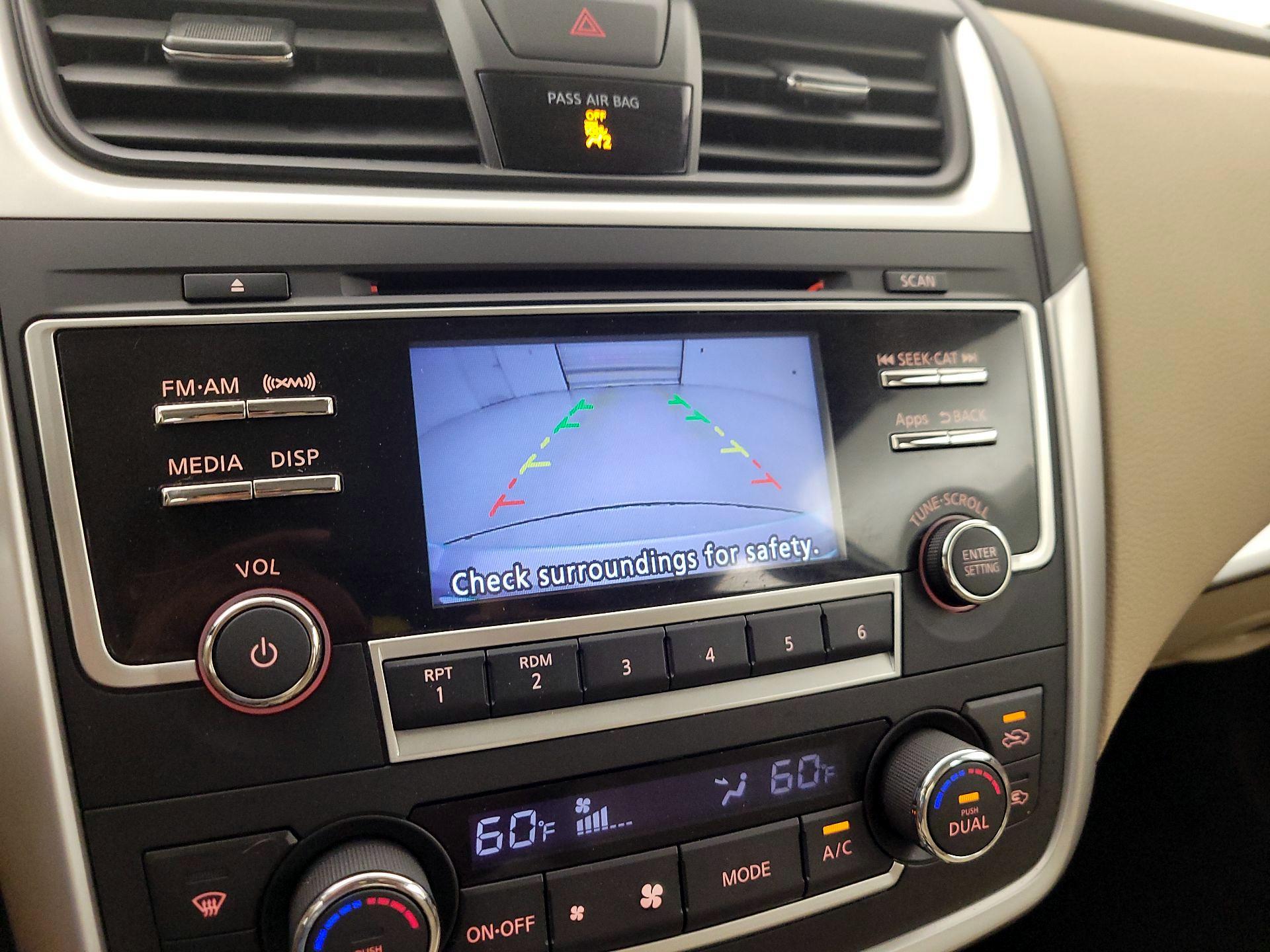 Thumbnail: 2016 Nissan Altima - 14