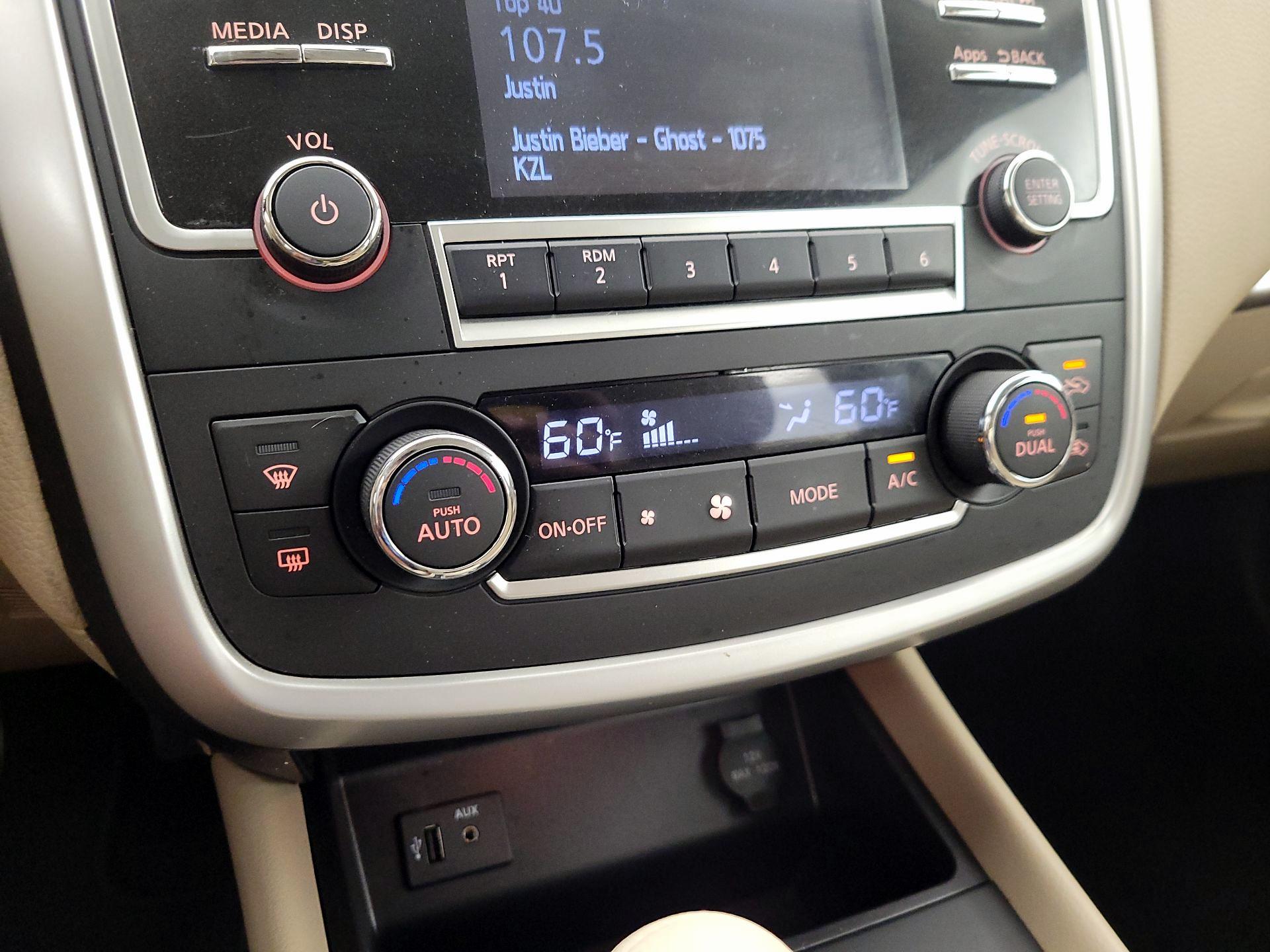 Thumbnail: 2016 Nissan Altima - 16