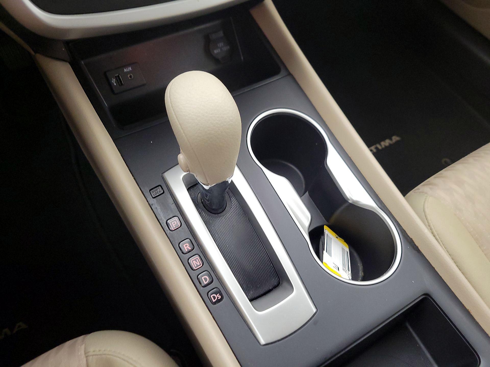 Thumbnail: 2016 Nissan Altima - 17