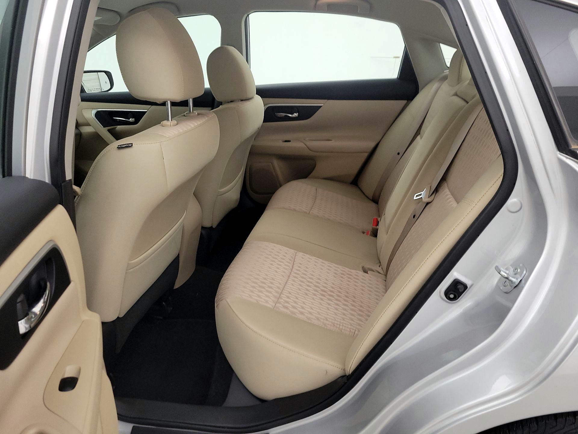 Thumbnail: 2016 Nissan Altima - 19