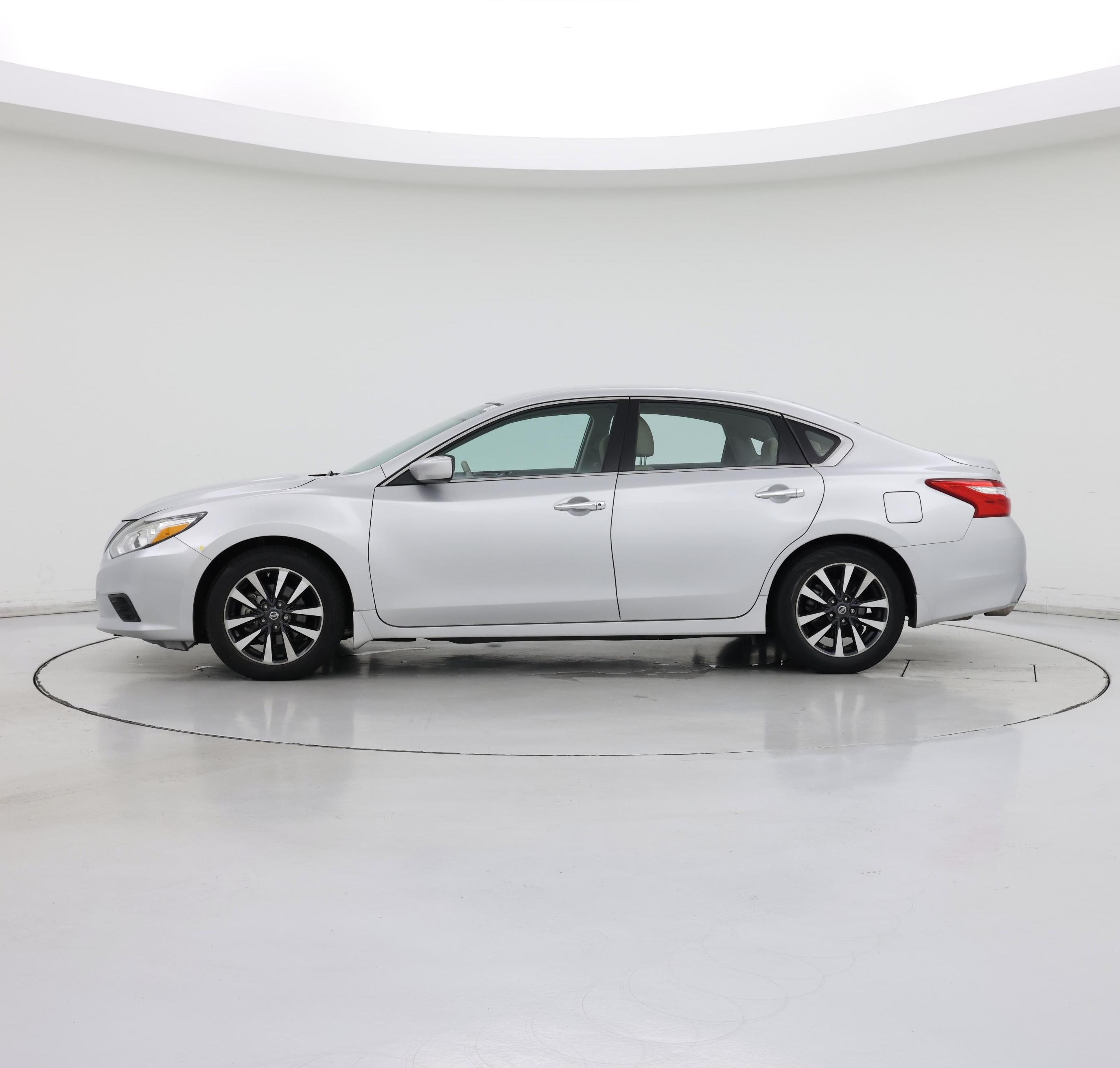 Thumbnail: 2016 Nissan Altima - 3