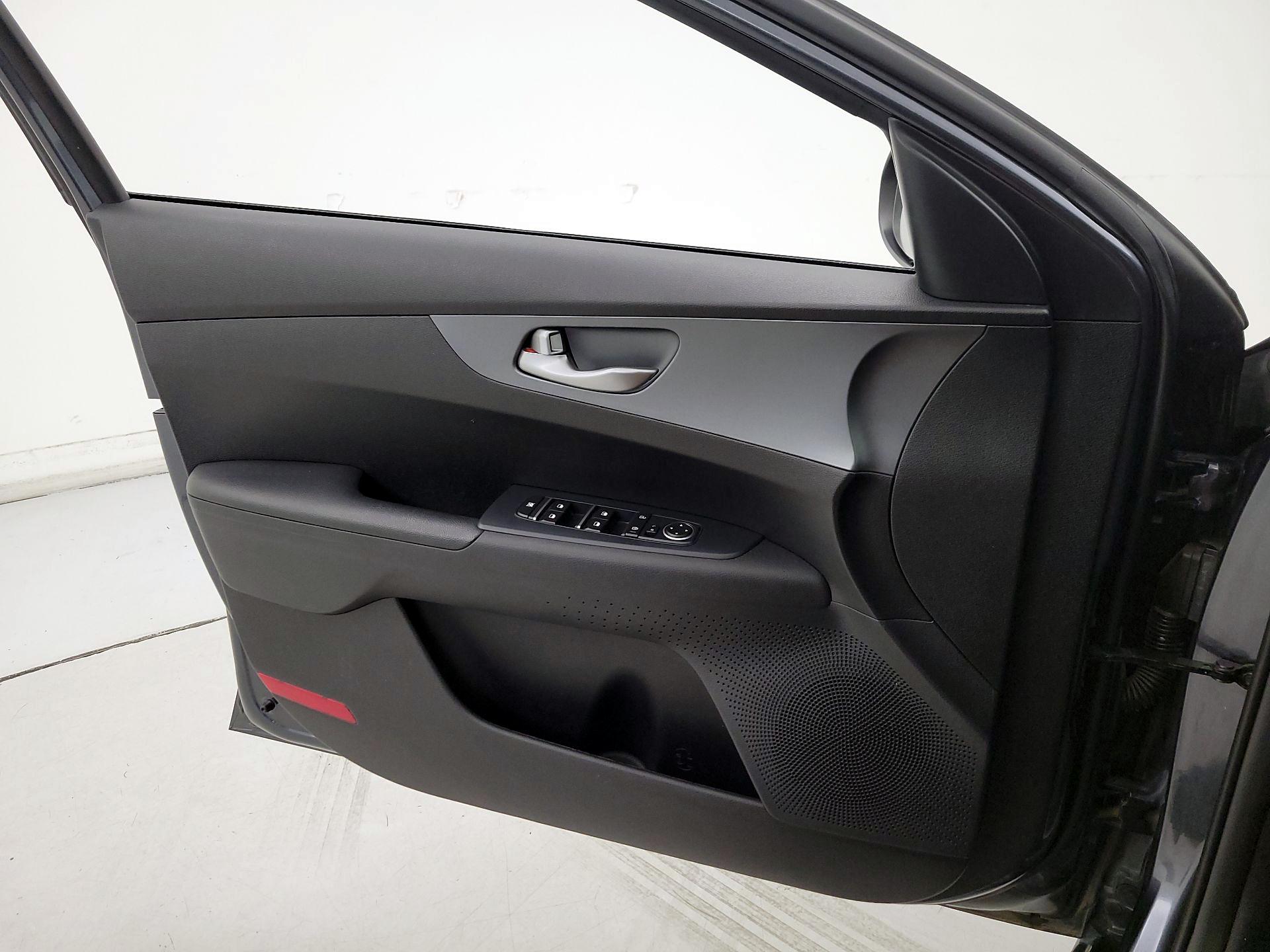 Thumbnail: 2020 Kia Forte - 12