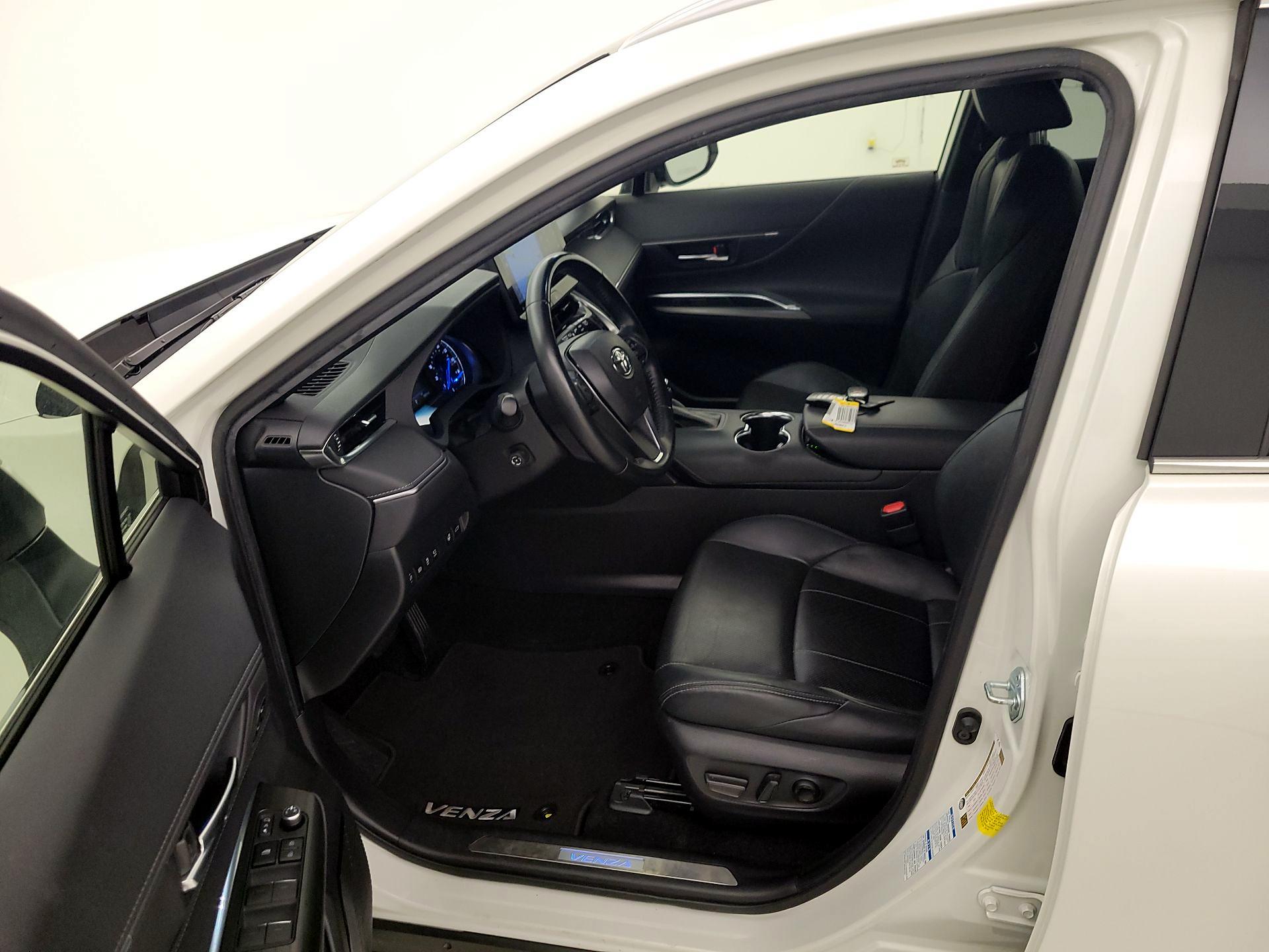 Thumbnail: 2021 Toyota Venza - 9