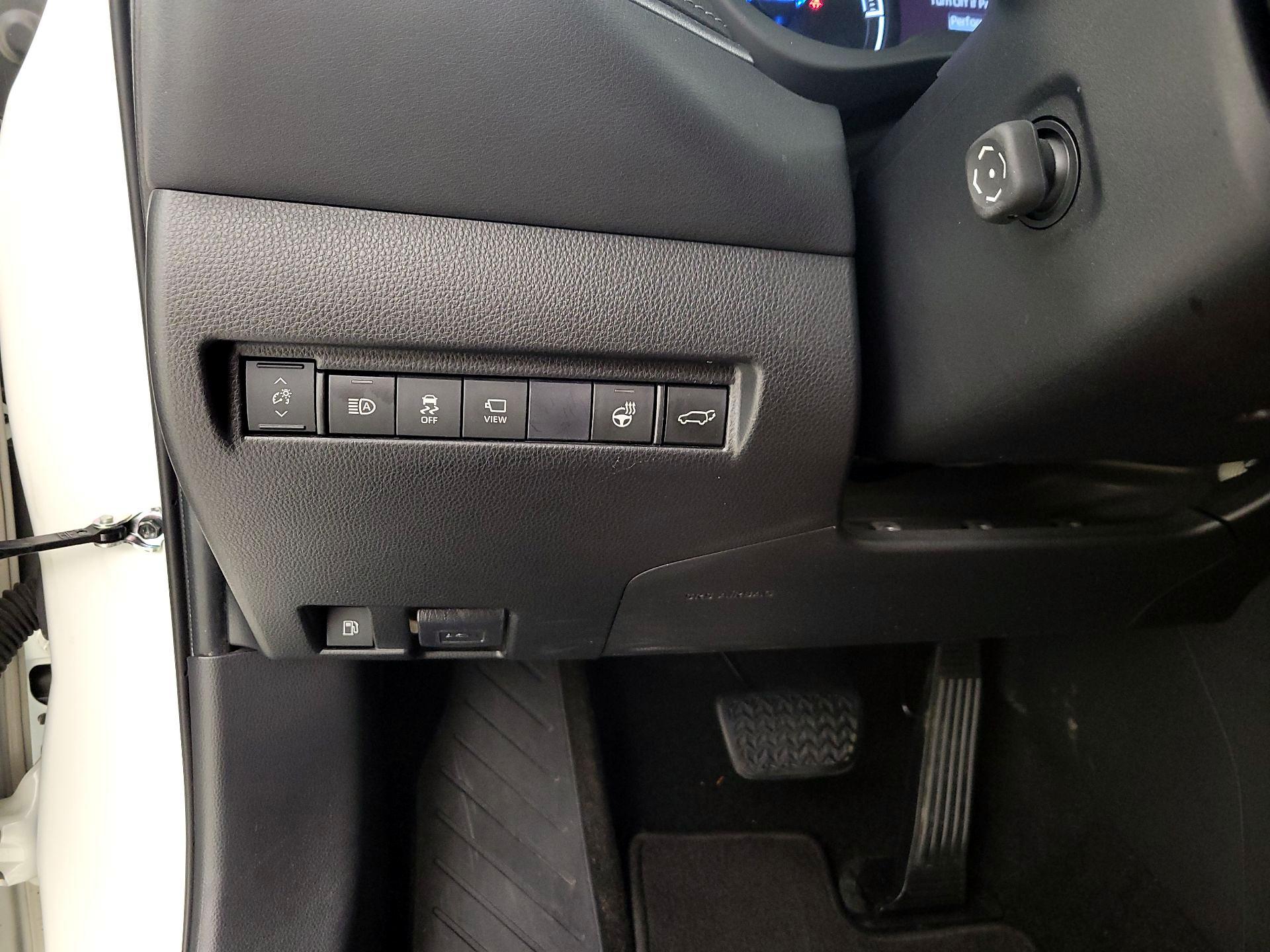 Thumbnail: 2021 Toyota Venza - 11