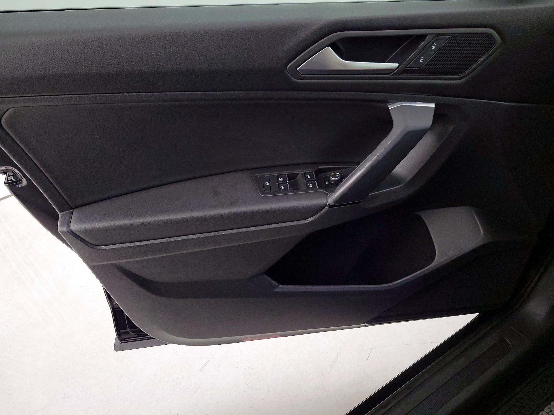 Thumbnail: 2019 Volkswagen Tiguan - 12
