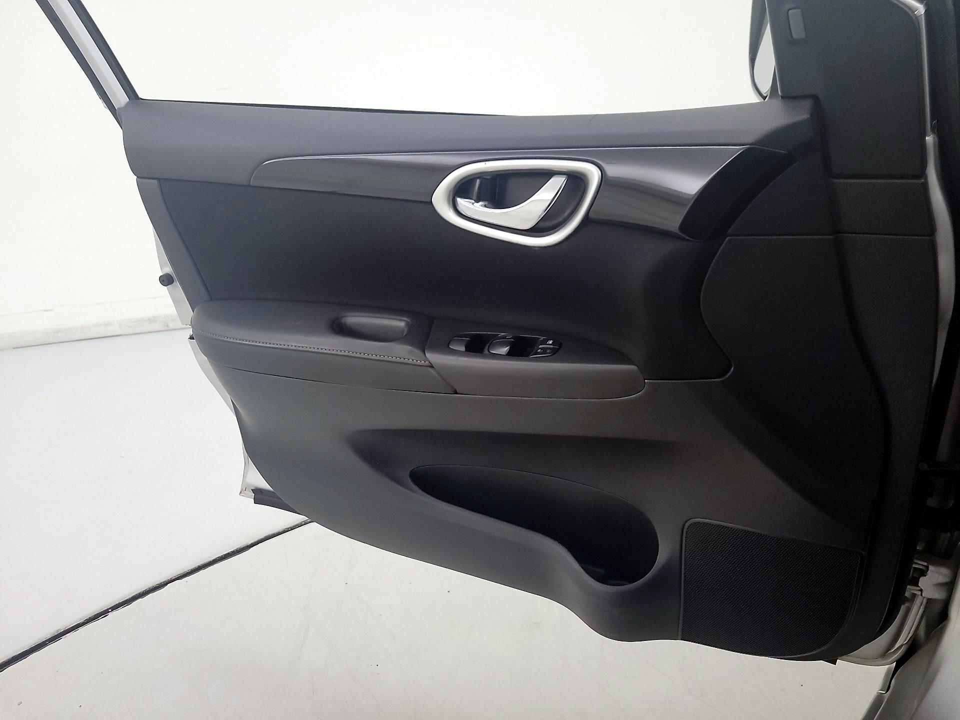 Thumbnail: 2019 Nissan Sentra - 12