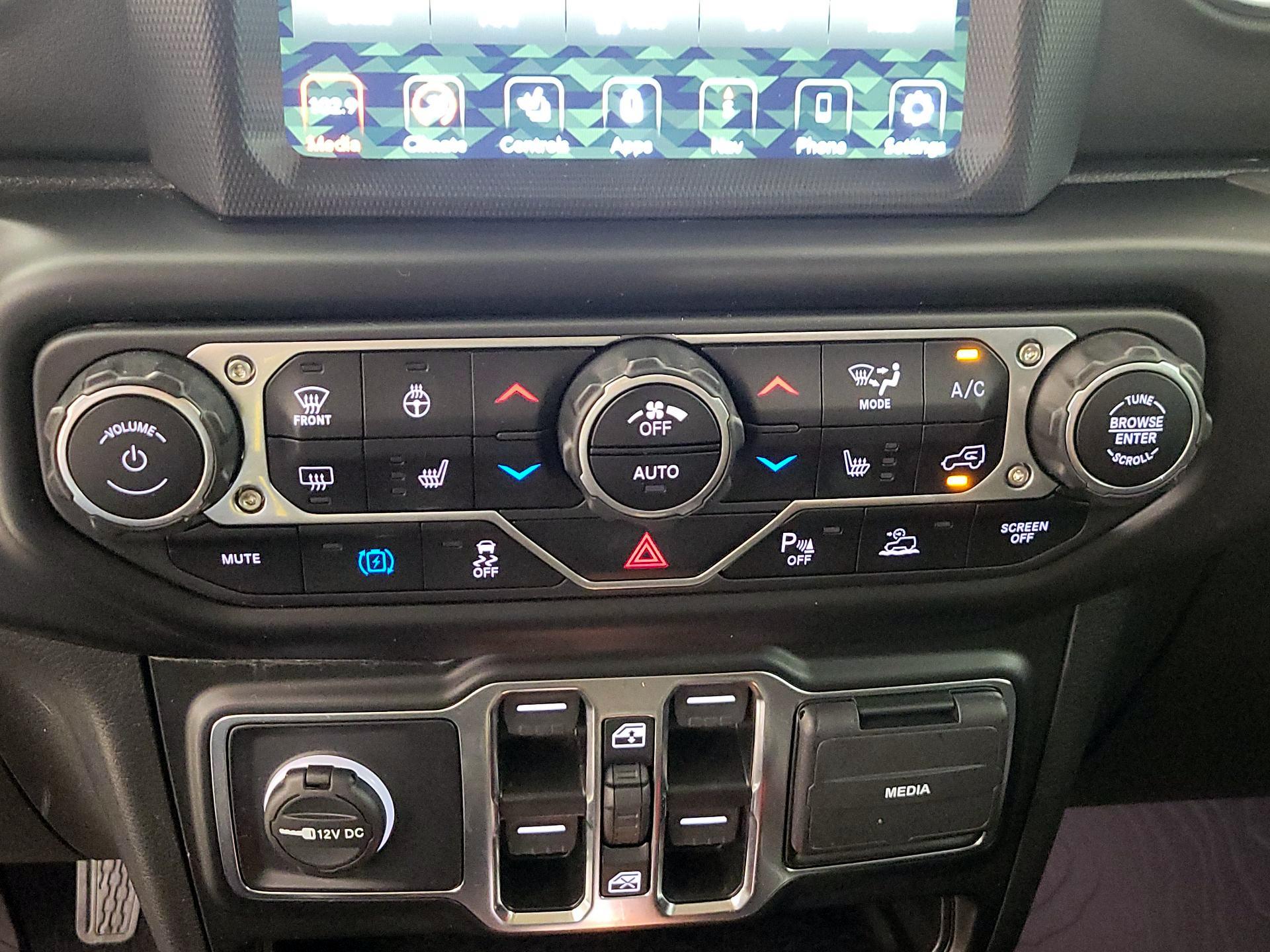 Thumbnail: 2022 Jeep Wrangler - 17