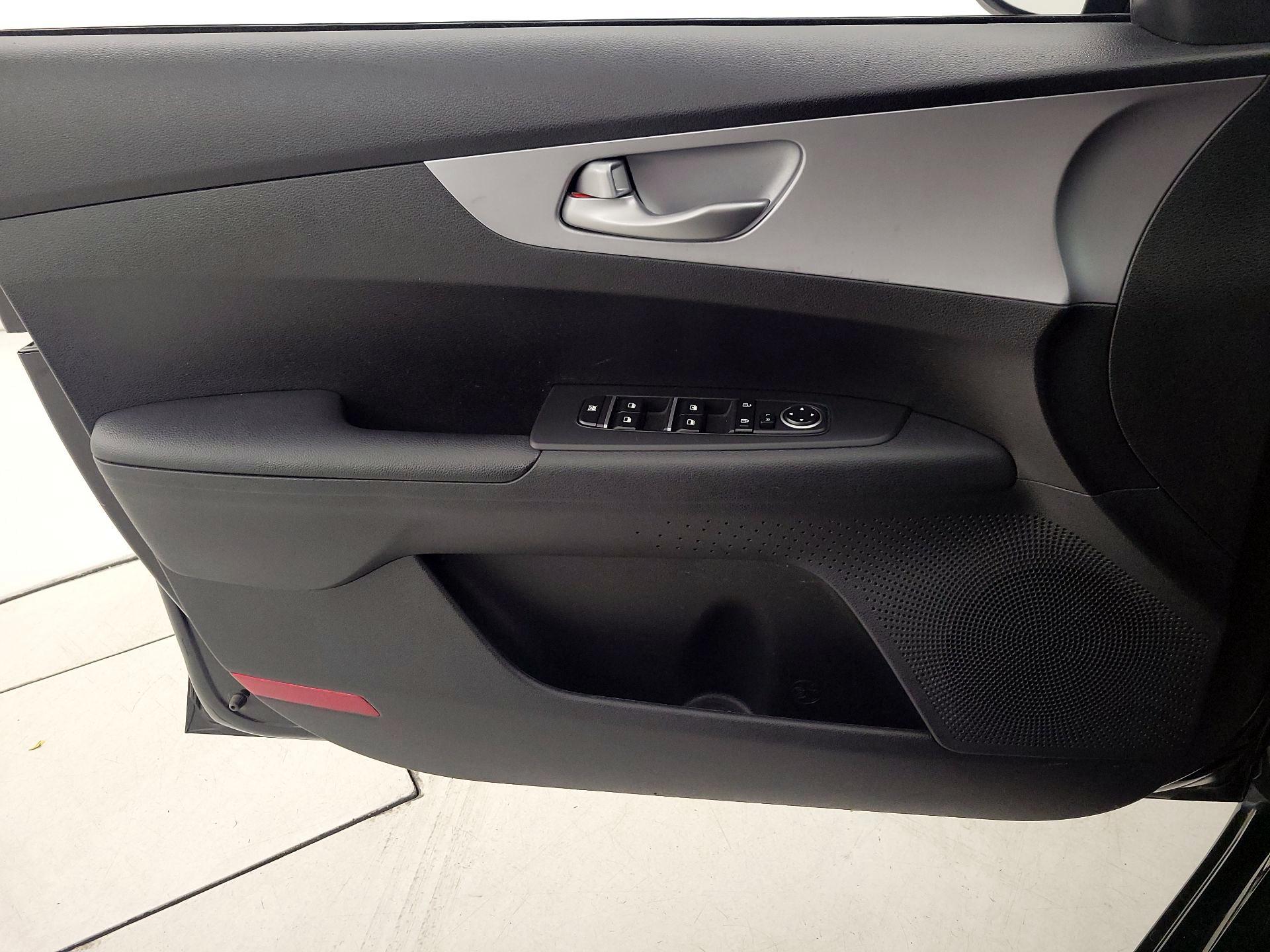 Thumbnail: 2023 Kia Forte - 12