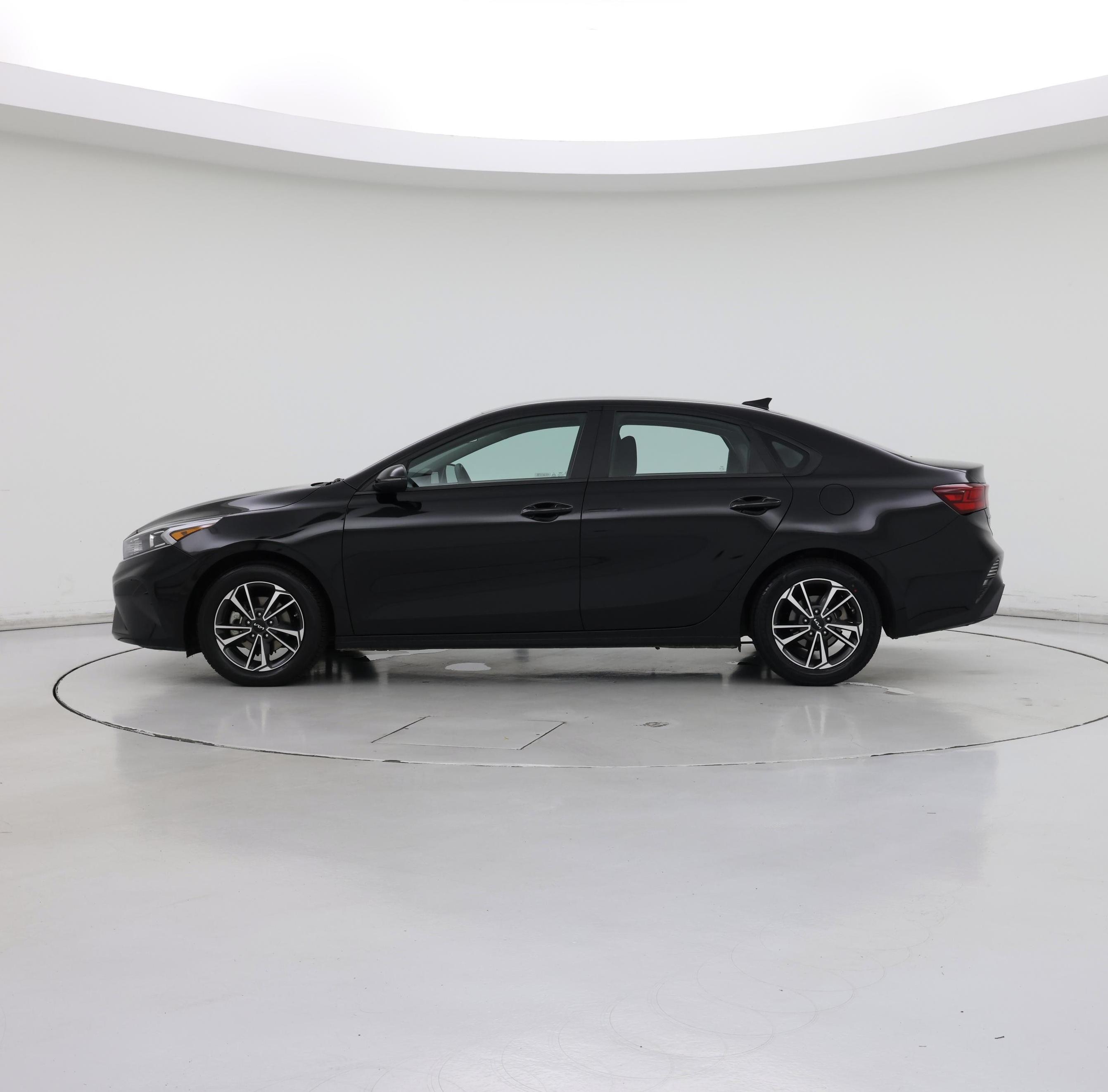 Thumbnail: 2023 Kia Forte - 3