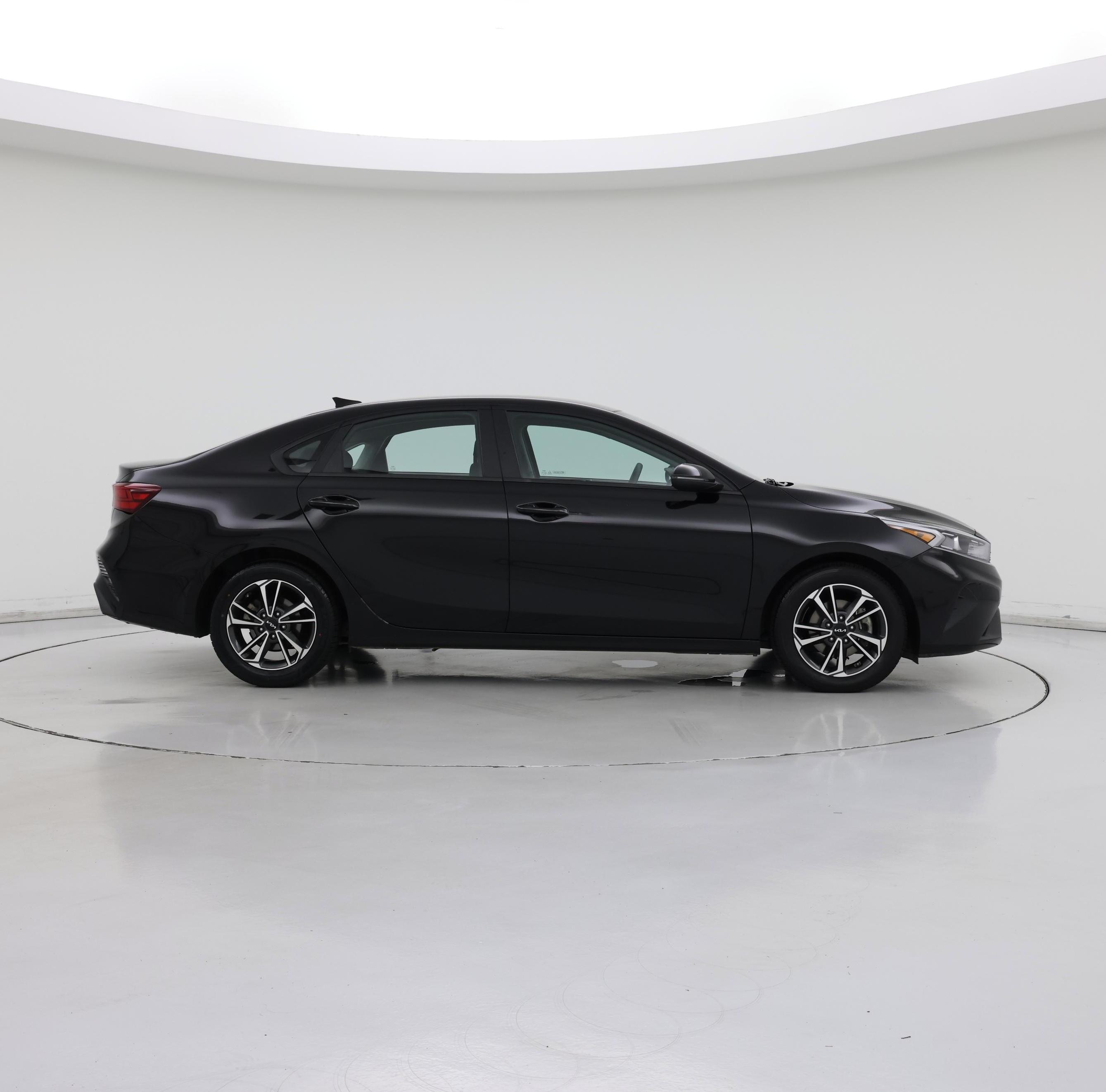 Thumbnail: 2023 Kia Forte - 7