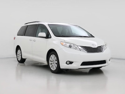 White 2017 Toyota Sienna XLE