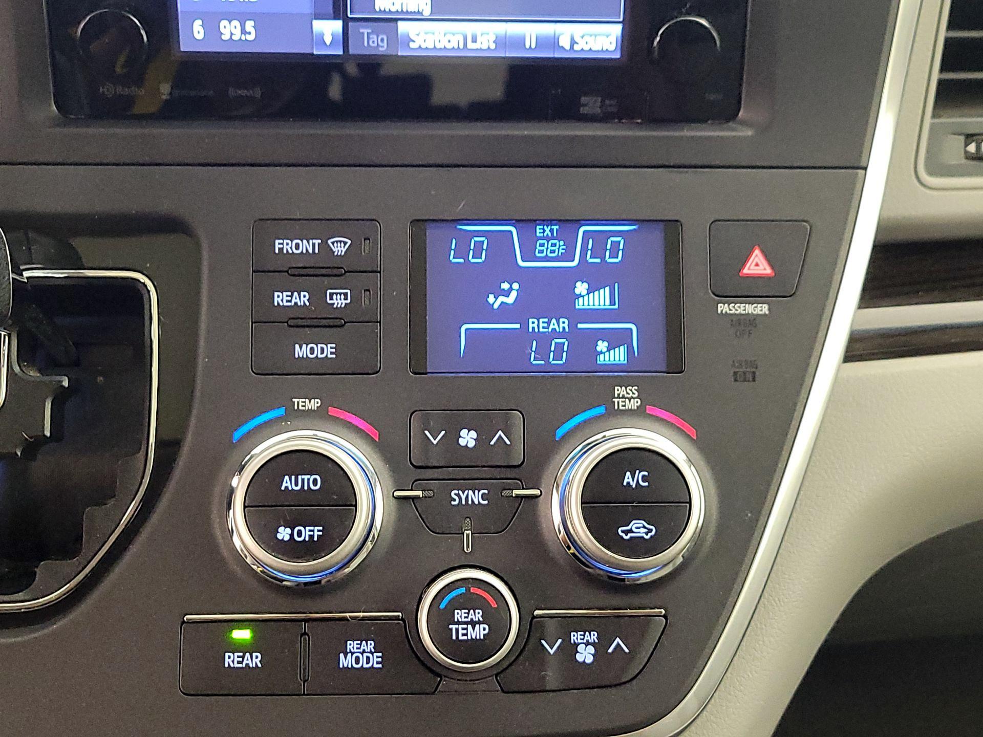 Thumbnail: 2017 Toyota Sienna - 16