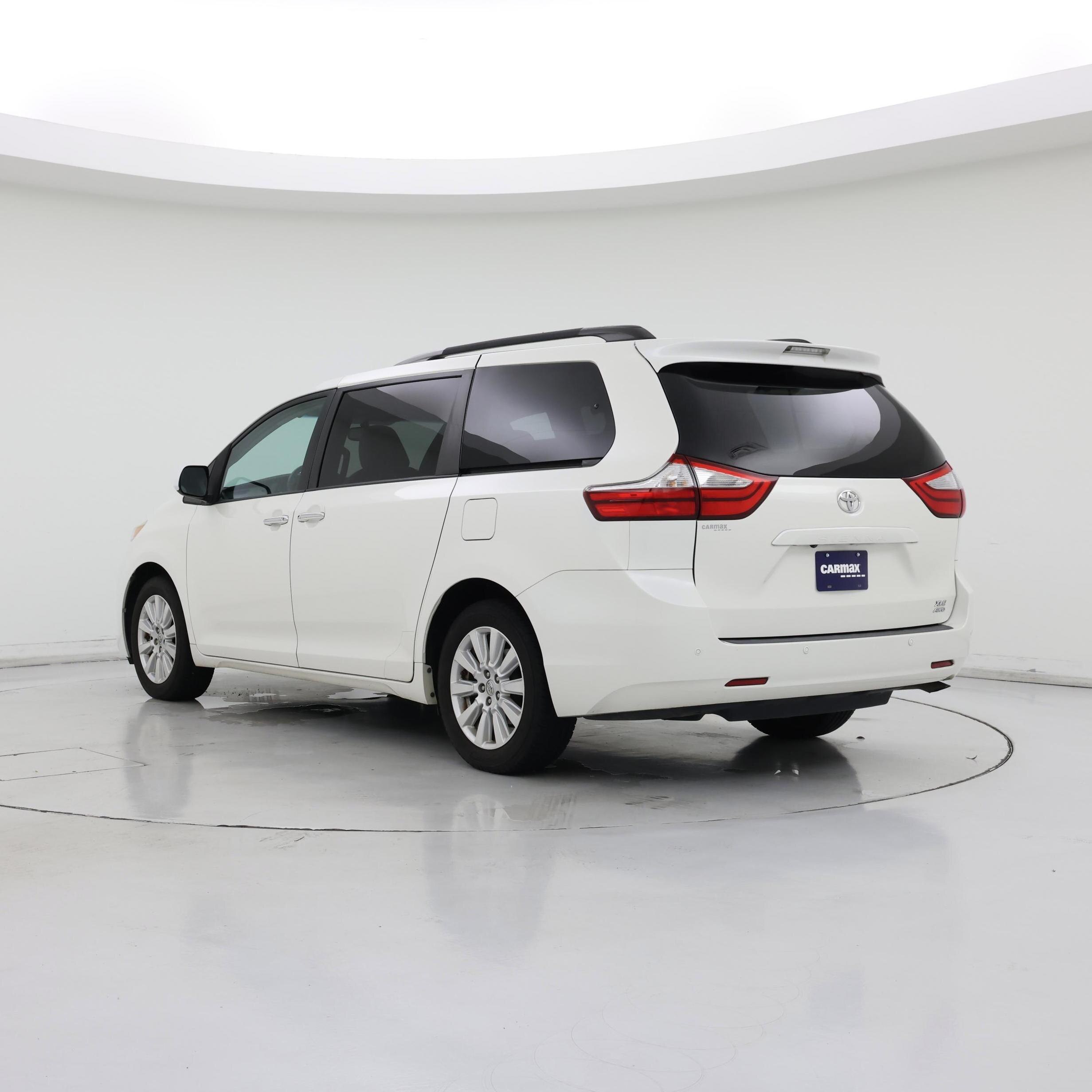 Thumbnail: 2017 Toyota Sienna - 2