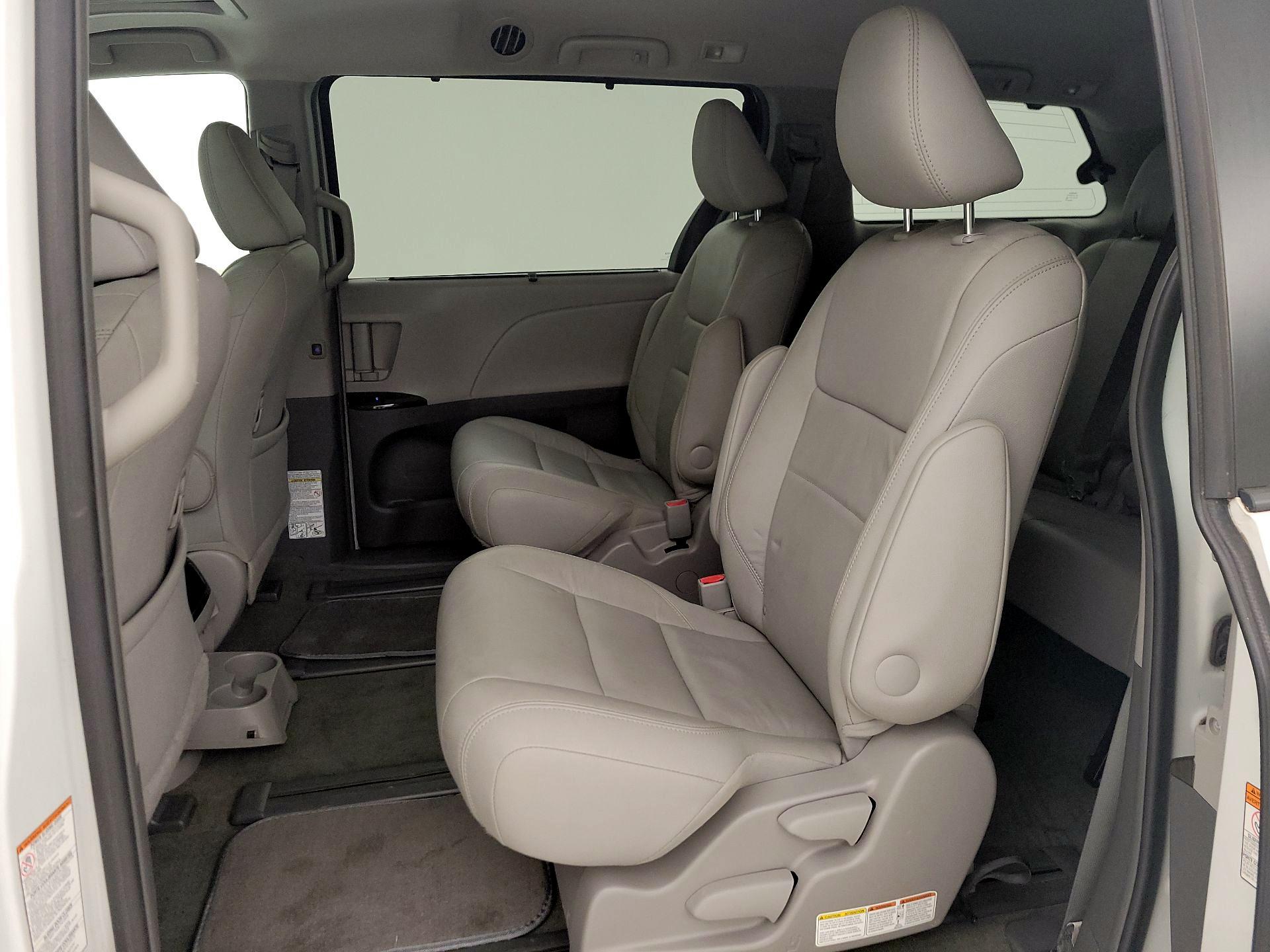 Thumbnail: 2017 Toyota Sienna - 20