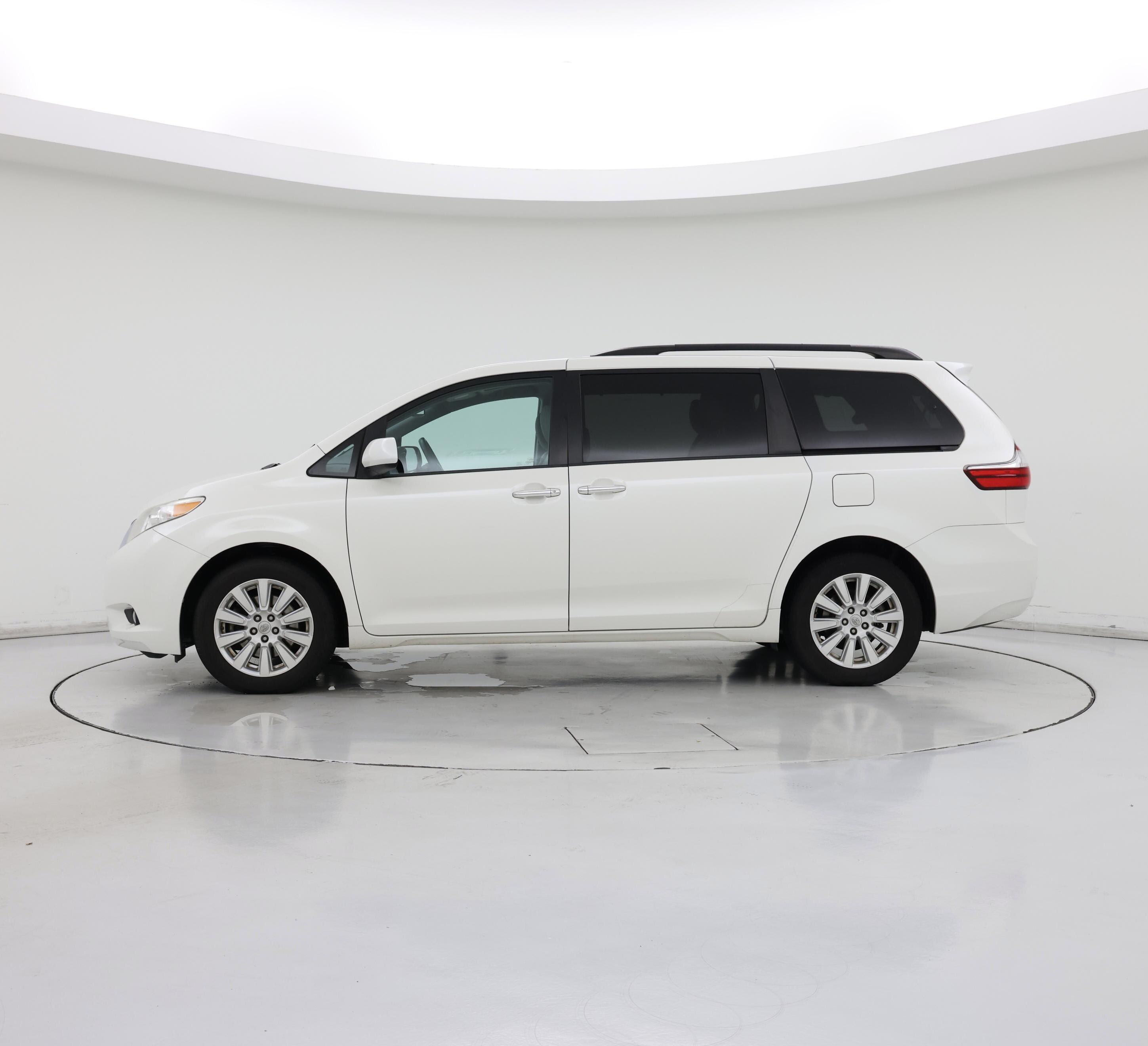 Thumbnail: 2017 Toyota Sienna - 3
