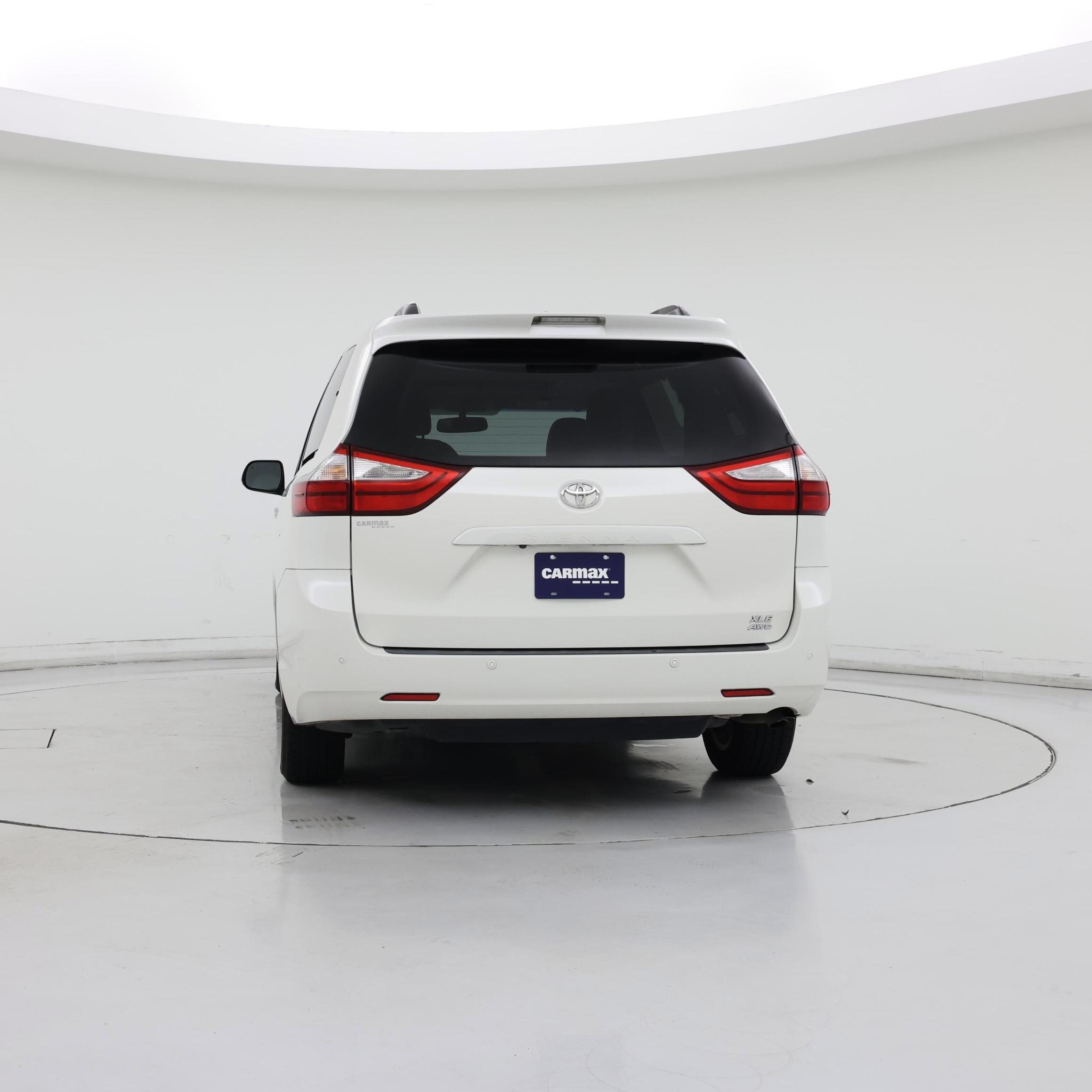 Thumbnail: 2017 Toyota Sienna - 6