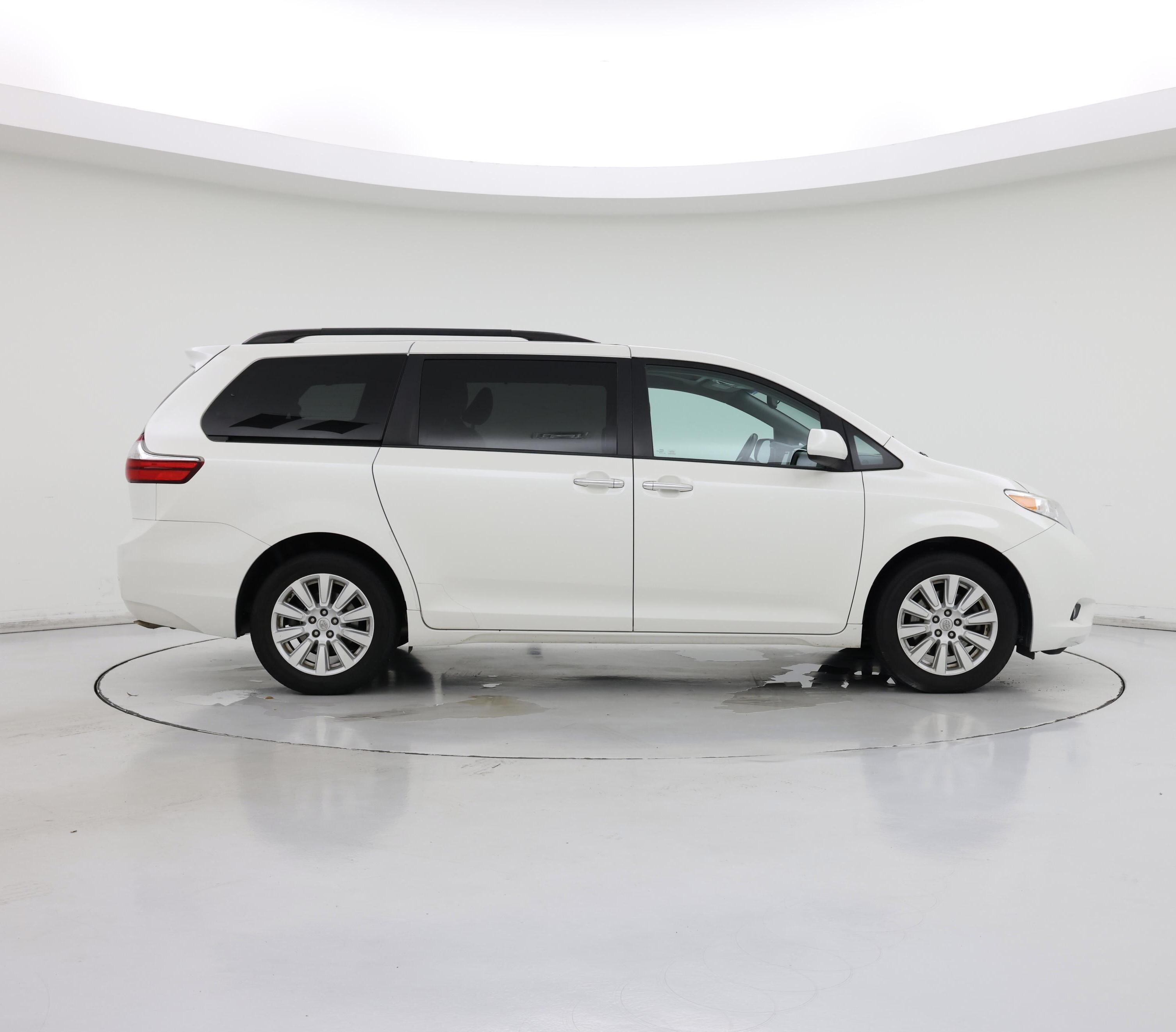 Thumbnail: 2017 Toyota Sienna - 7