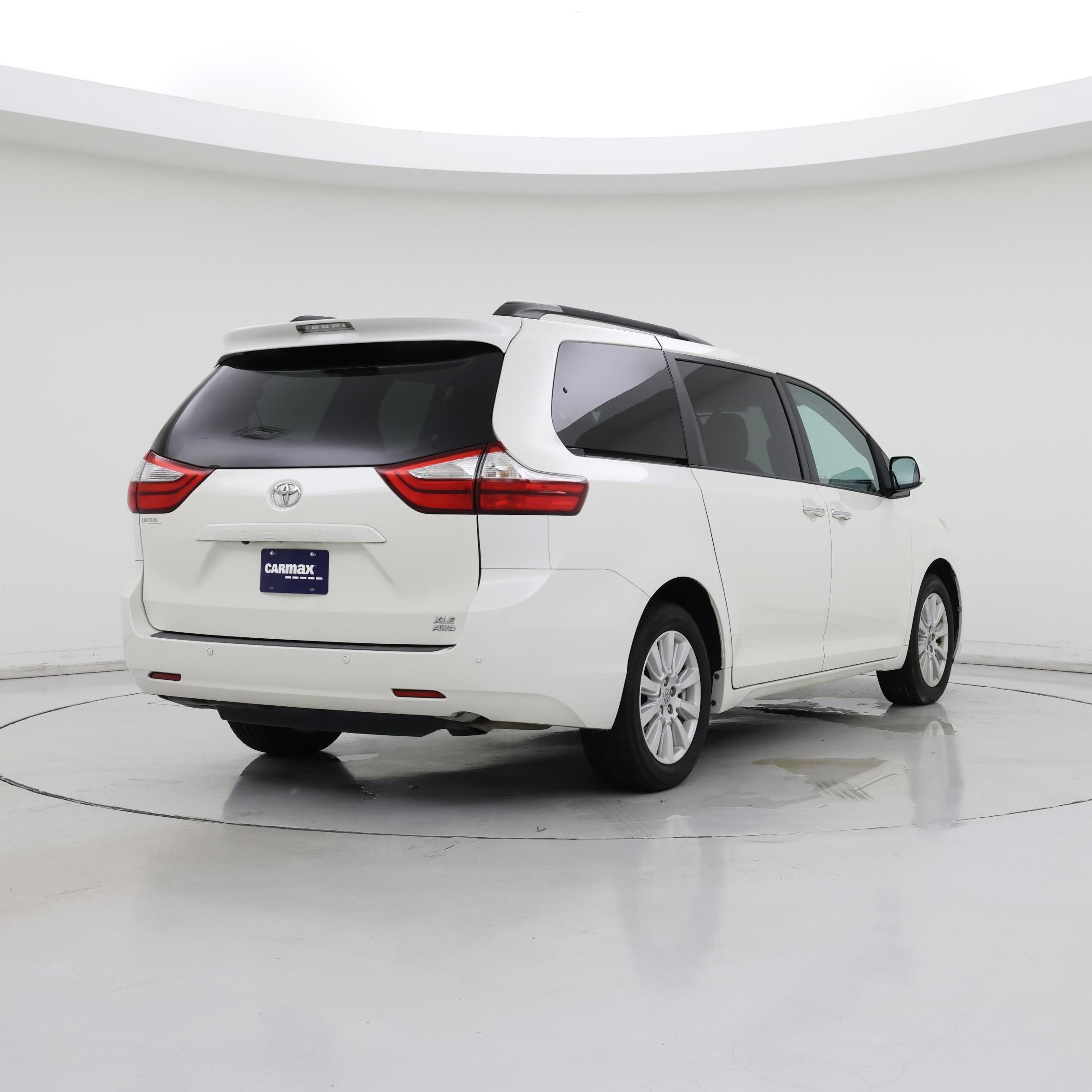 Thumbnail: 2017 Toyota Sienna - 8