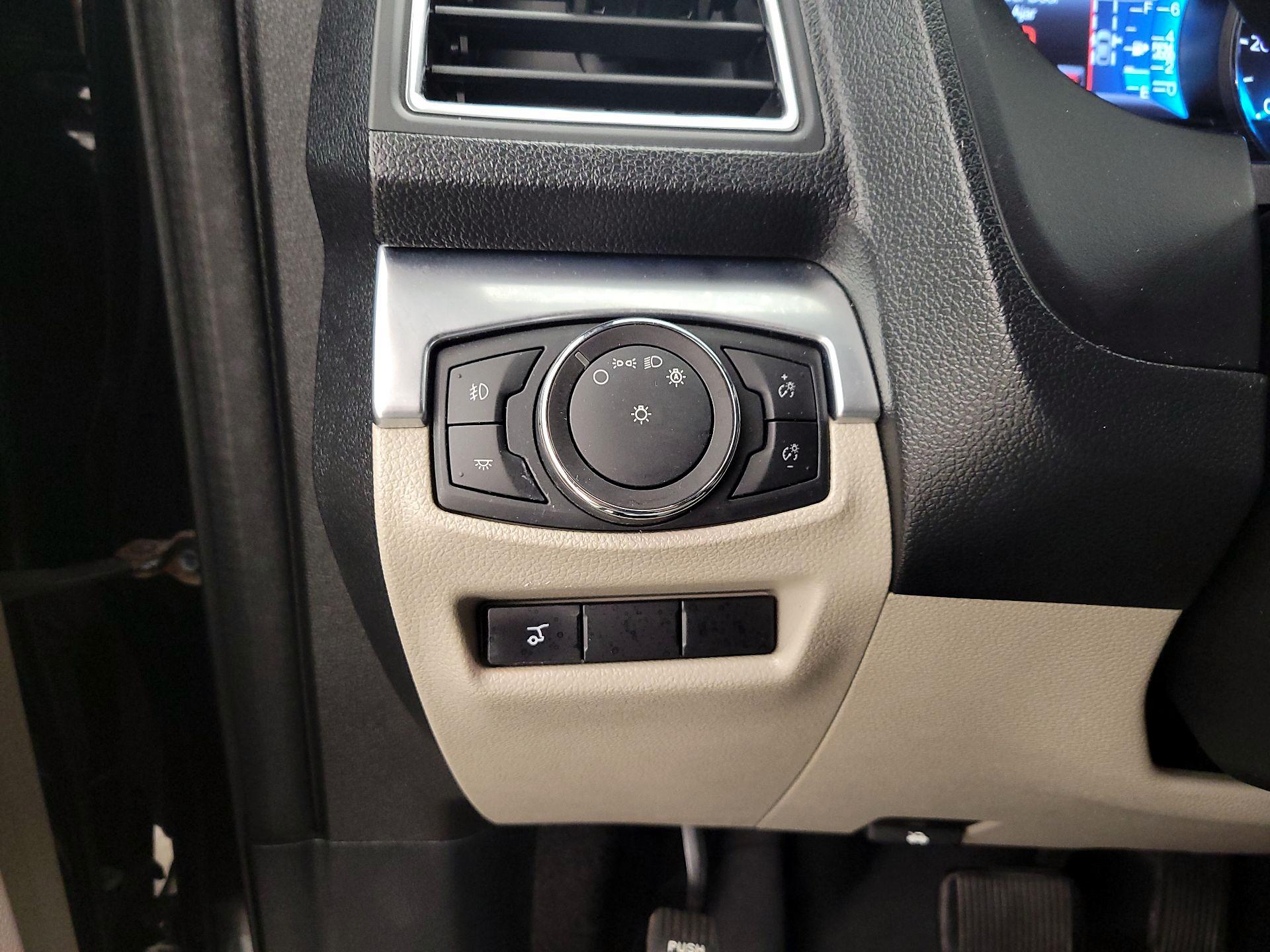 Thumbnail: 2018 Ford Explorer - 13