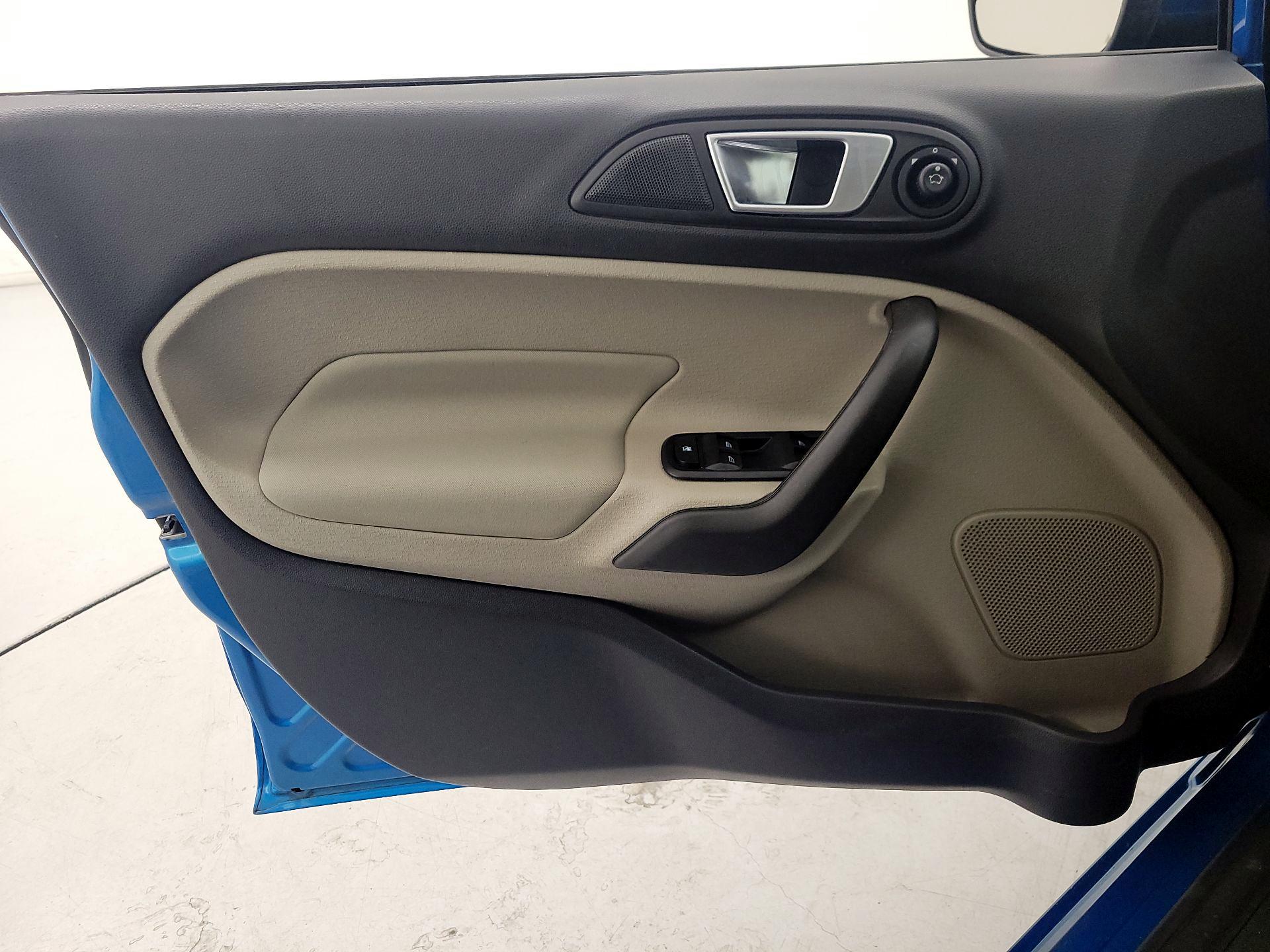Thumbnail: 2016 Ford Fiesta - 12