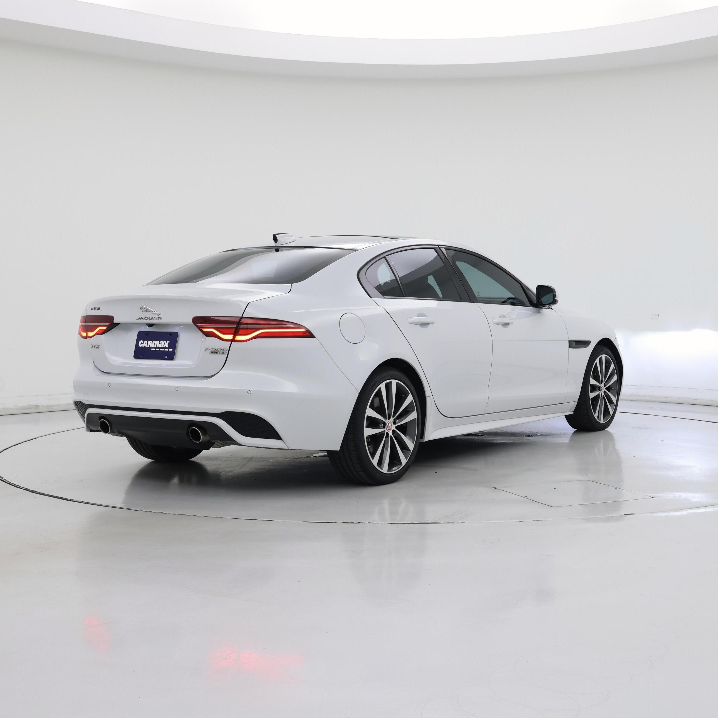 Thumbnail: 2020 Jaguar XE - 8