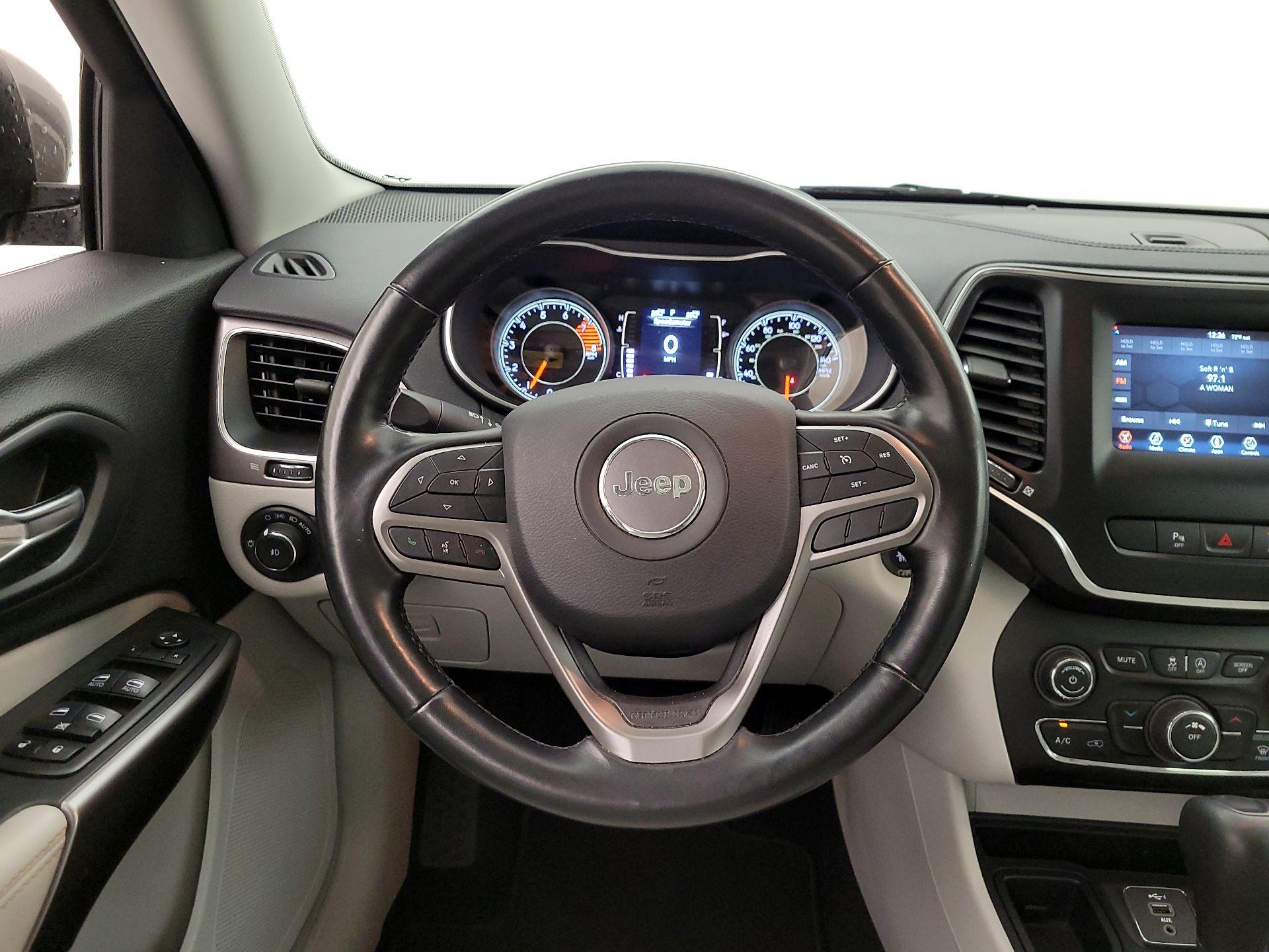 Thumbnail: 2021 Jeep Cherokee - 10