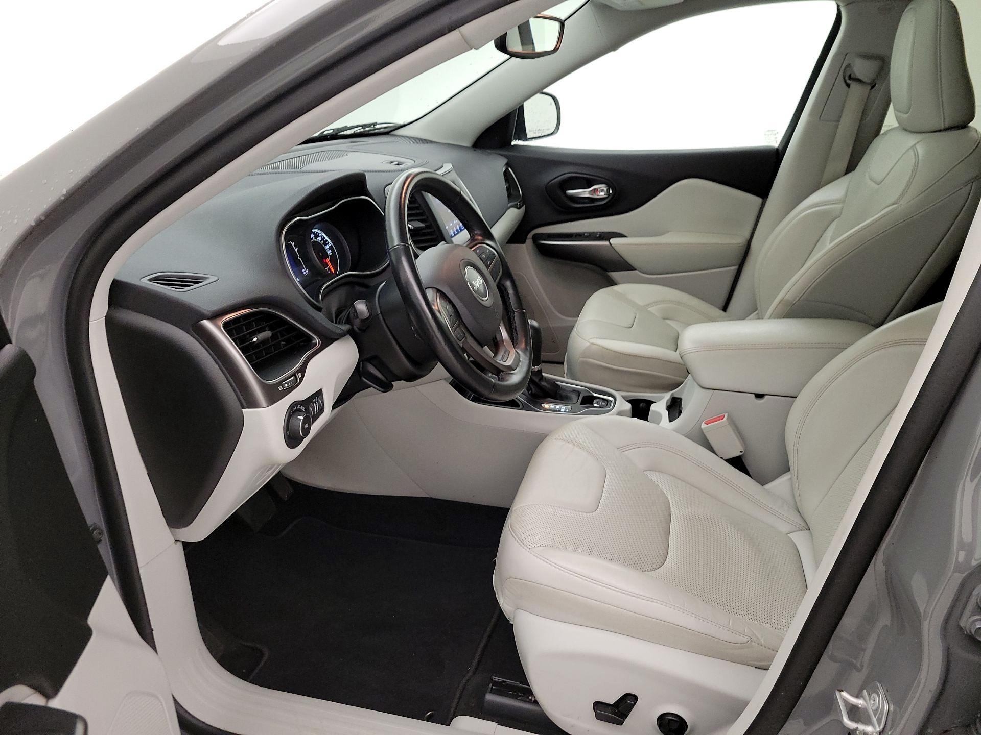 Thumbnail: 2021 Jeep Cherokee - 11