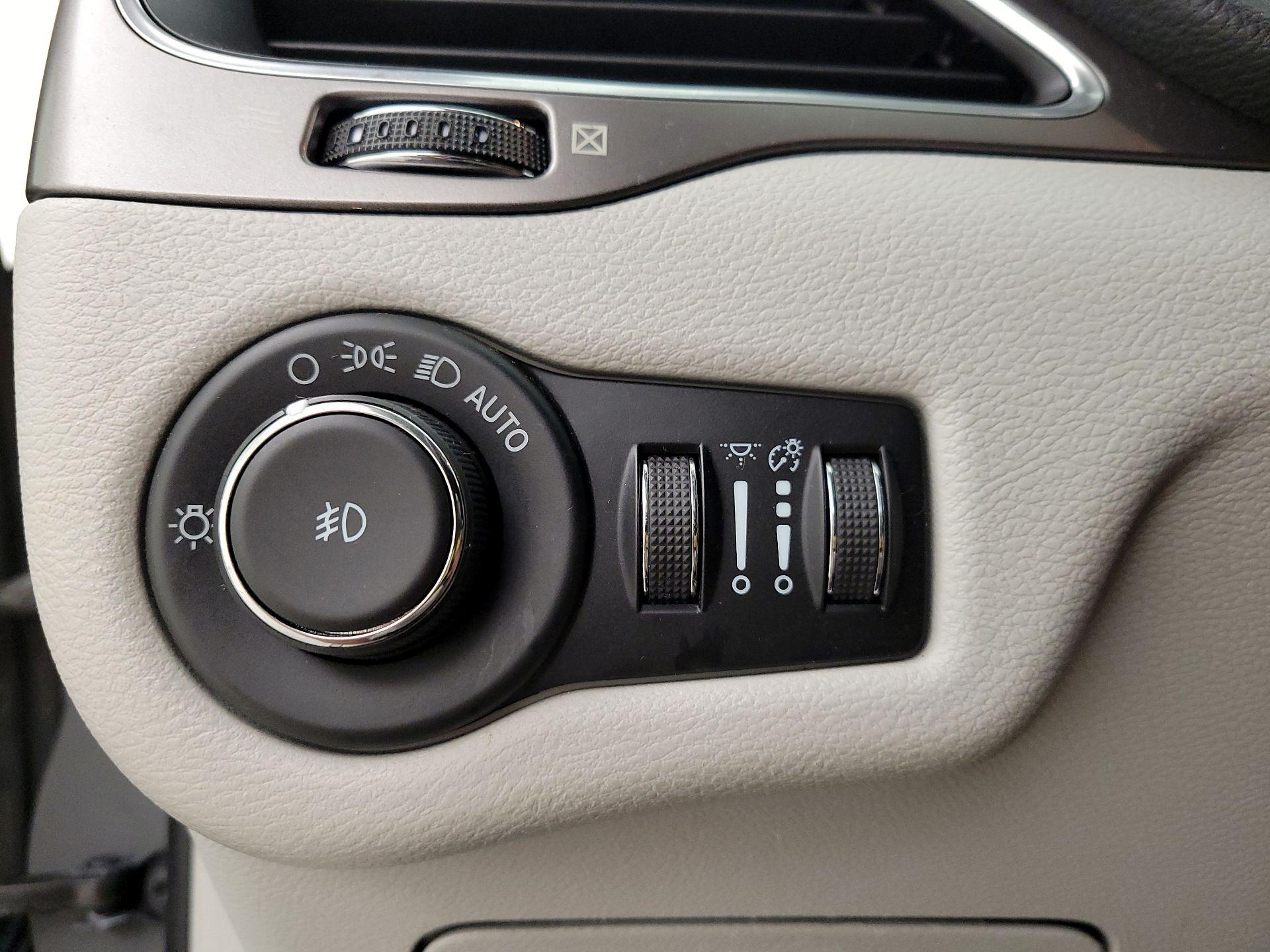 Thumbnail: 2021 Jeep Cherokee - 13