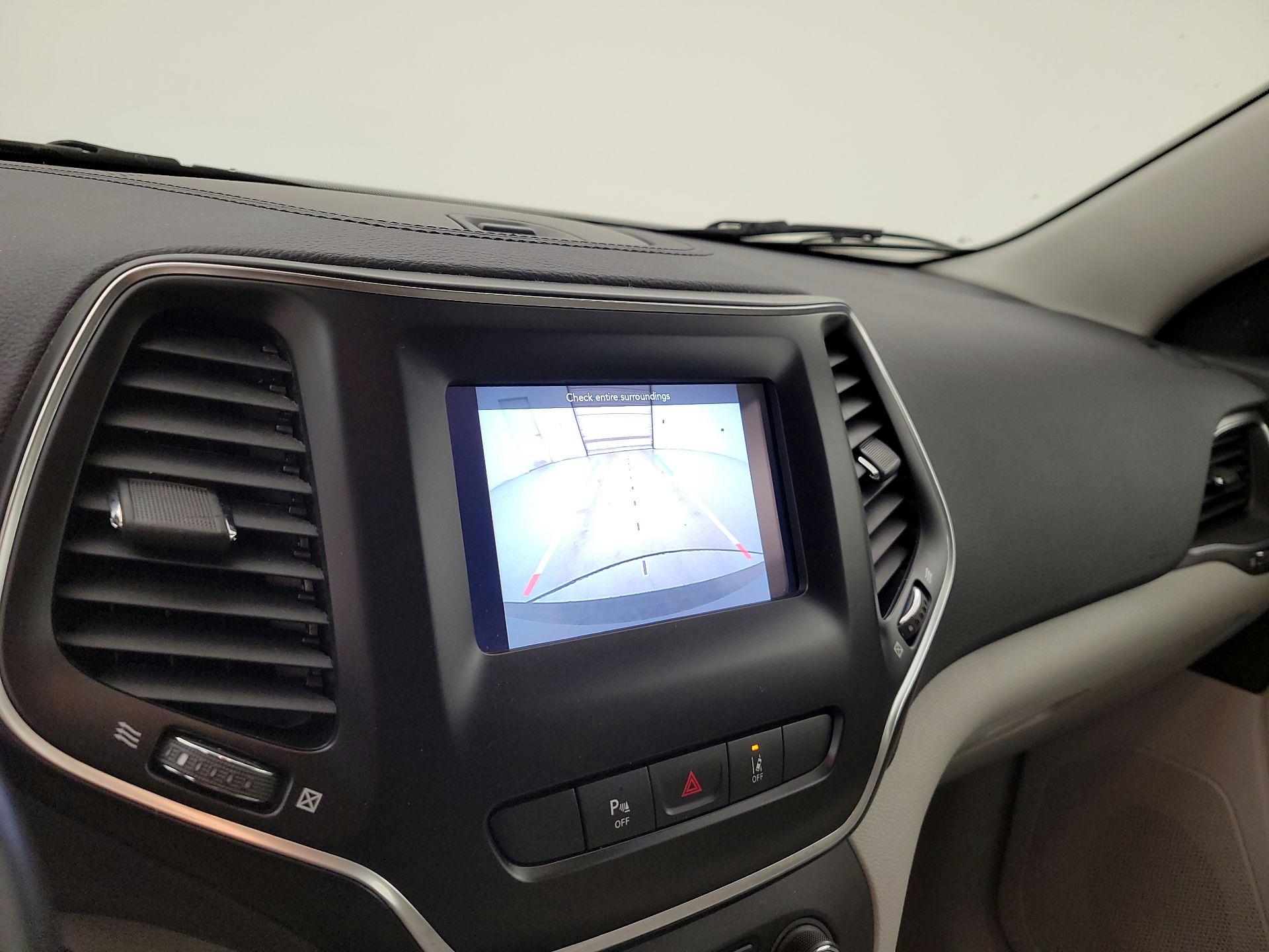 Thumbnail: 2021 Jeep Cherokee - 14
