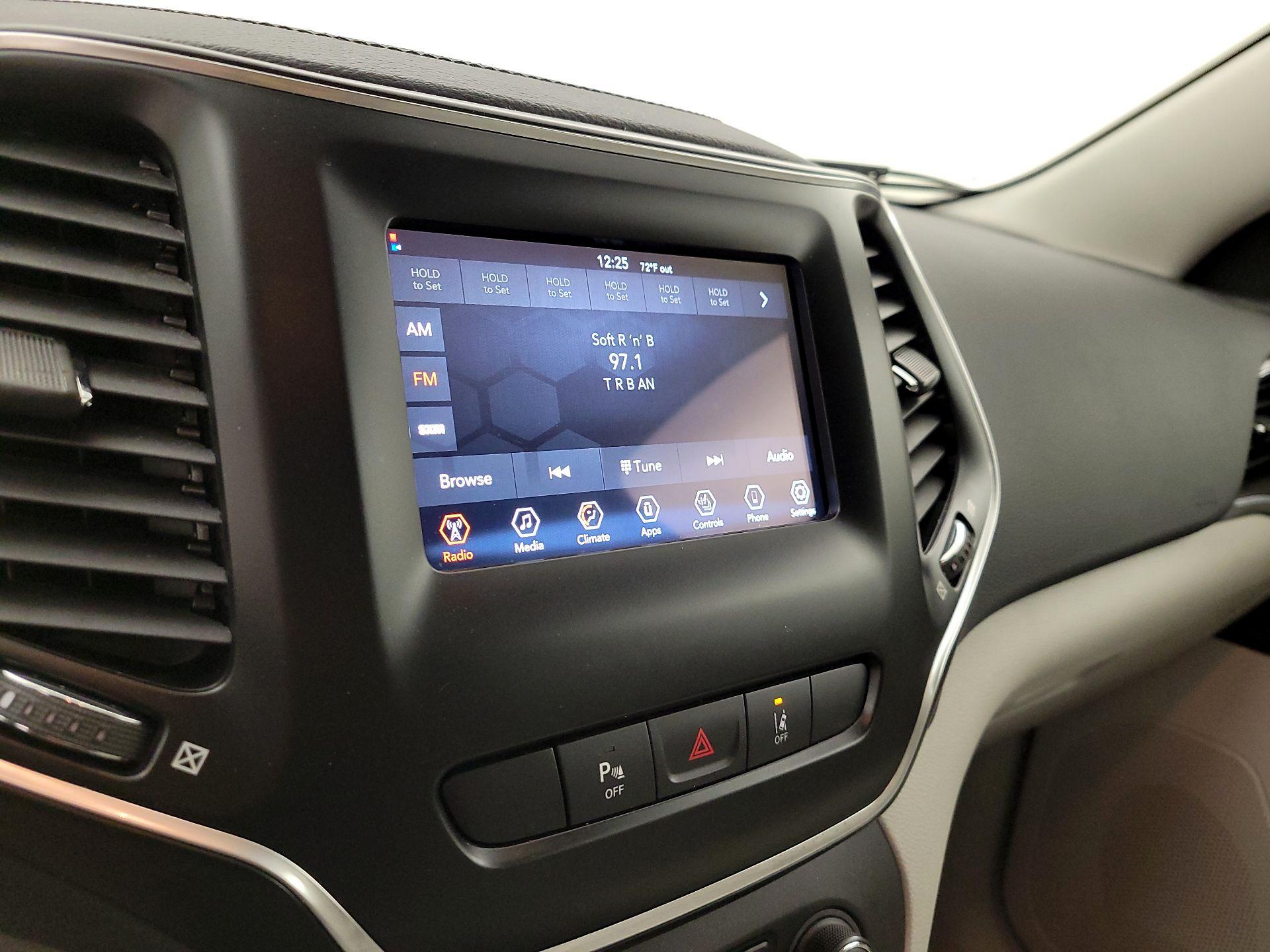Thumbnail: 2021 Jeep Cherokee - 15