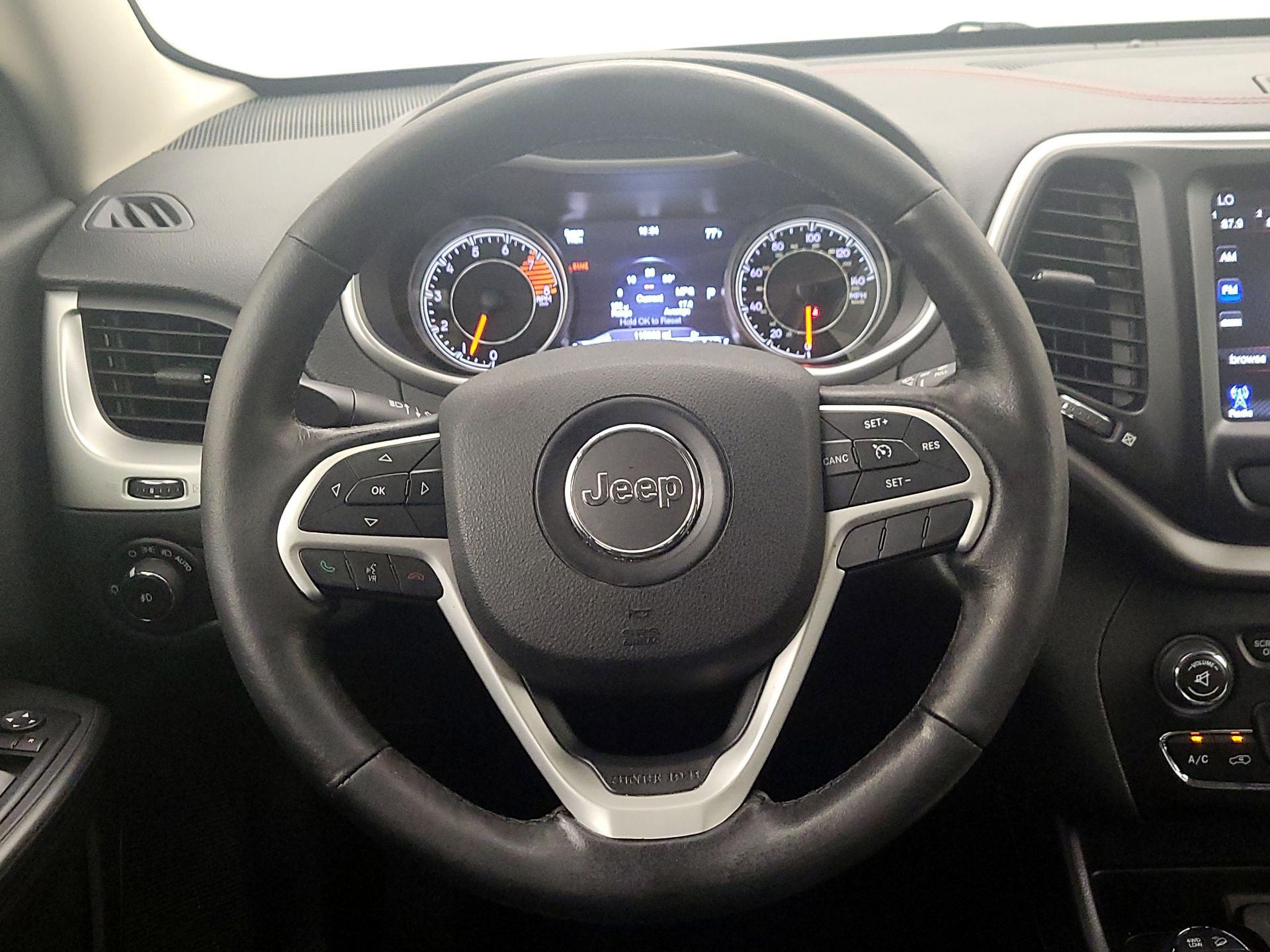 Thumbnail: 2016 Jeep Cherokee - 10
