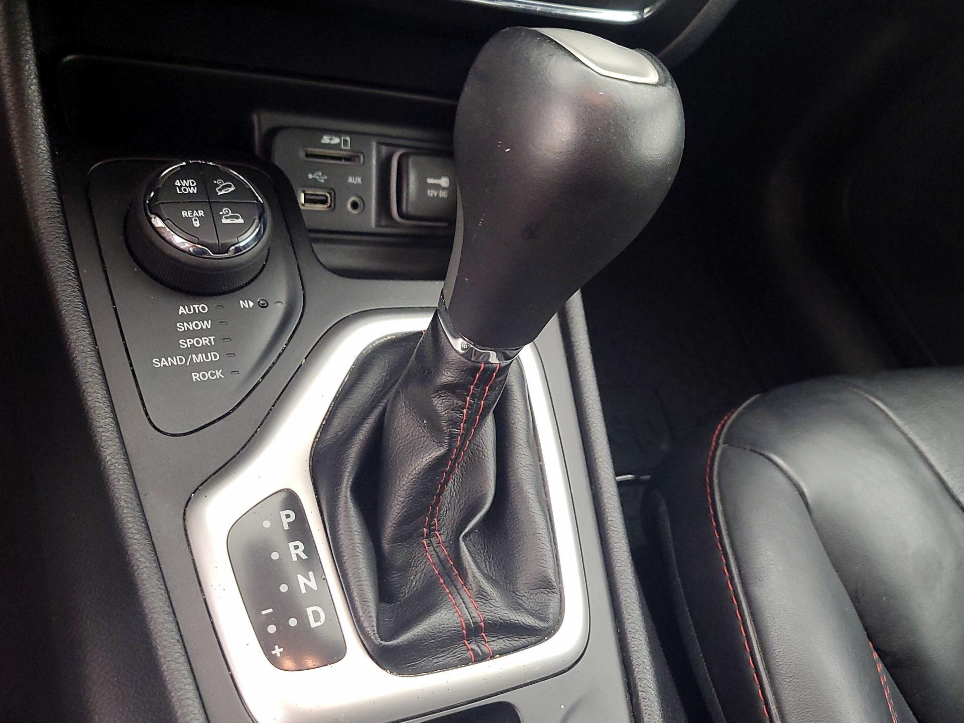 Thumbnail: 2016 Jeep Cherokee - 18