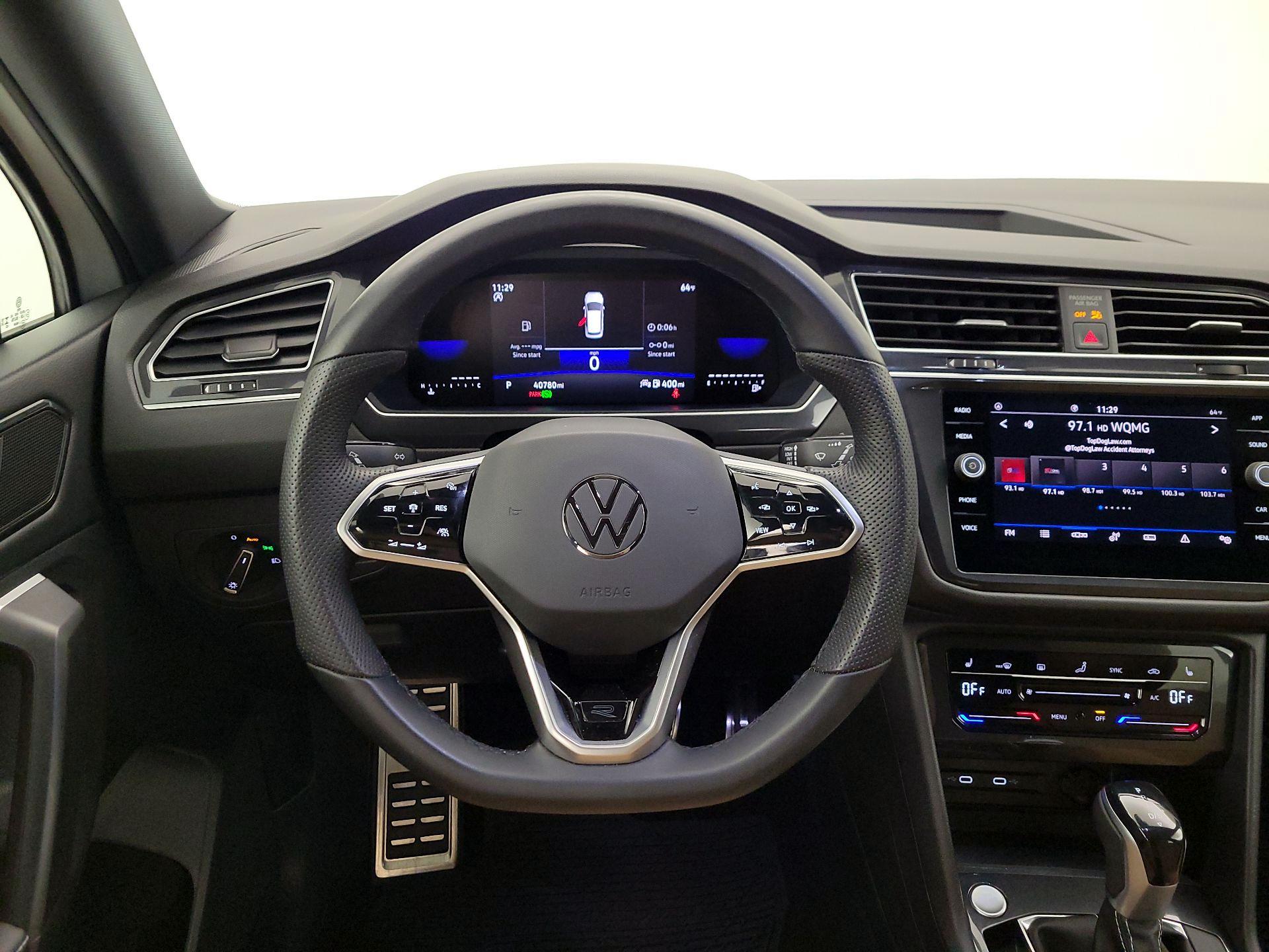 Thumbnail: 2023 Volkswagen Tiguan - 10