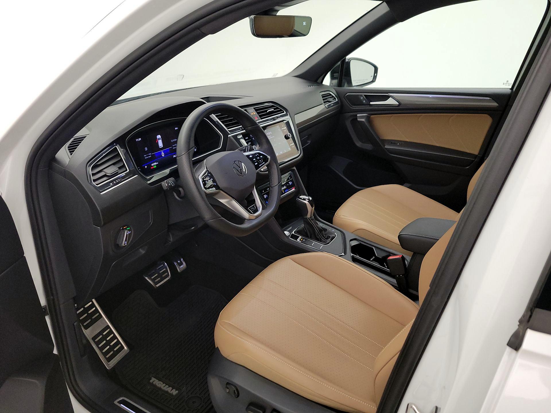 Thumbnail: 2023 Volkswagen Tiguan - 11
